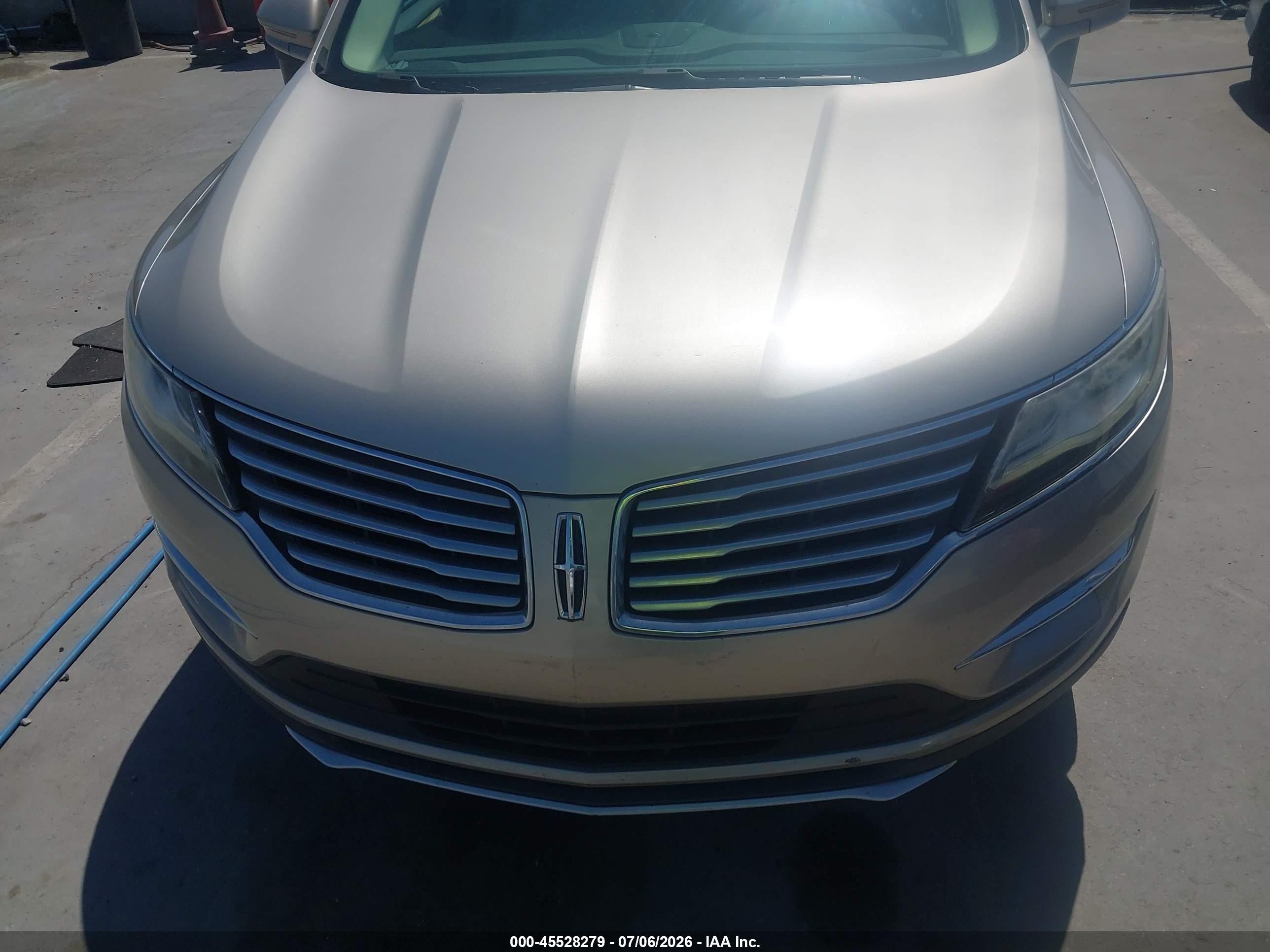 2015 Lincoln Mkc   Silver vin: 5LMCJ1A90FUJ47149