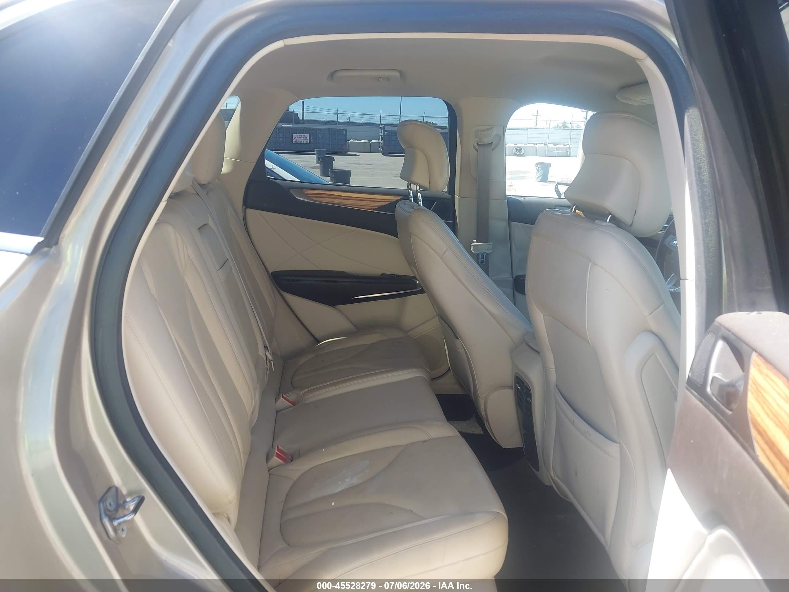 2015 Lincoln Mkc   Silver vin: 5LMCJ1A90FUJ47149