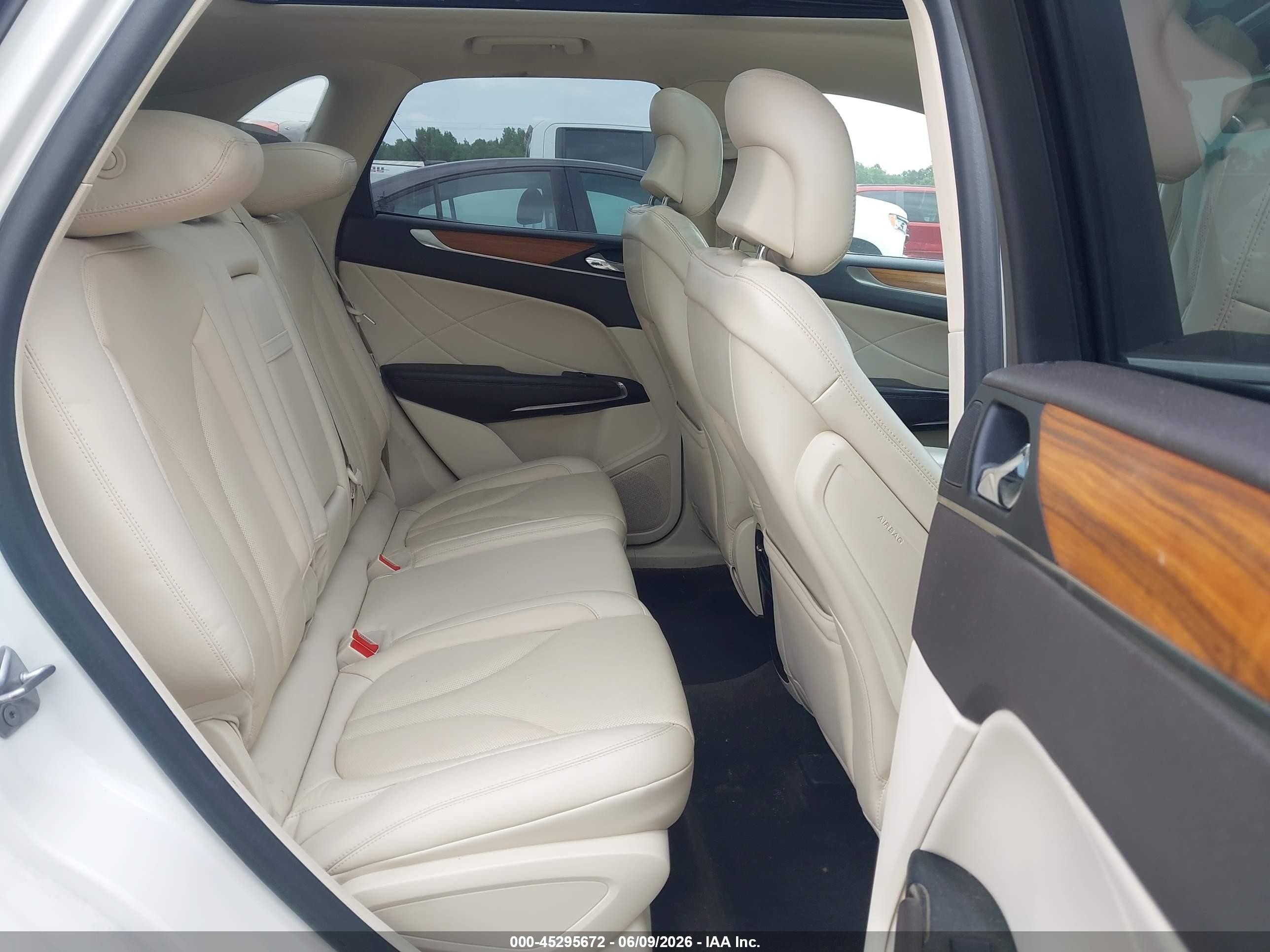 2015 Lincoln Mkc   Белый vin: 5LMCJ1A91FUJ05279