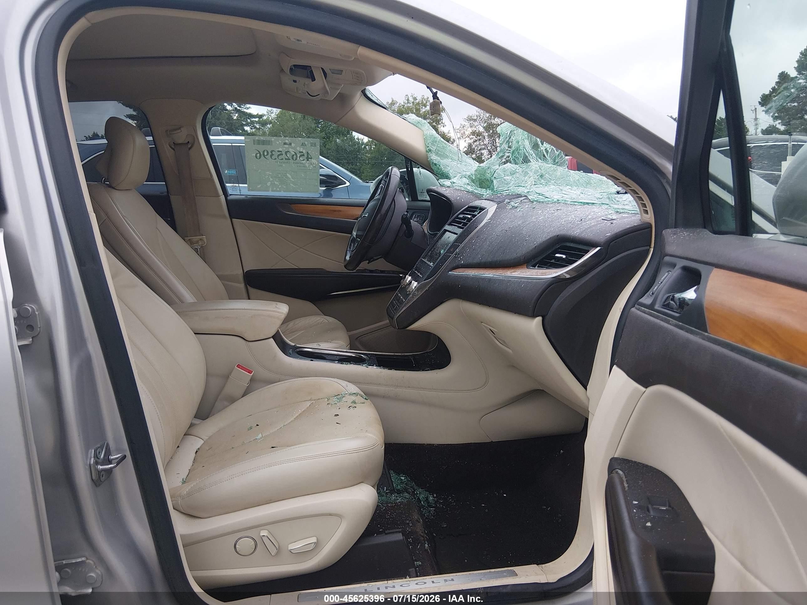 2015 Lincoln Mkc   Silver vin: 5LMCJ1A91FUJ28125