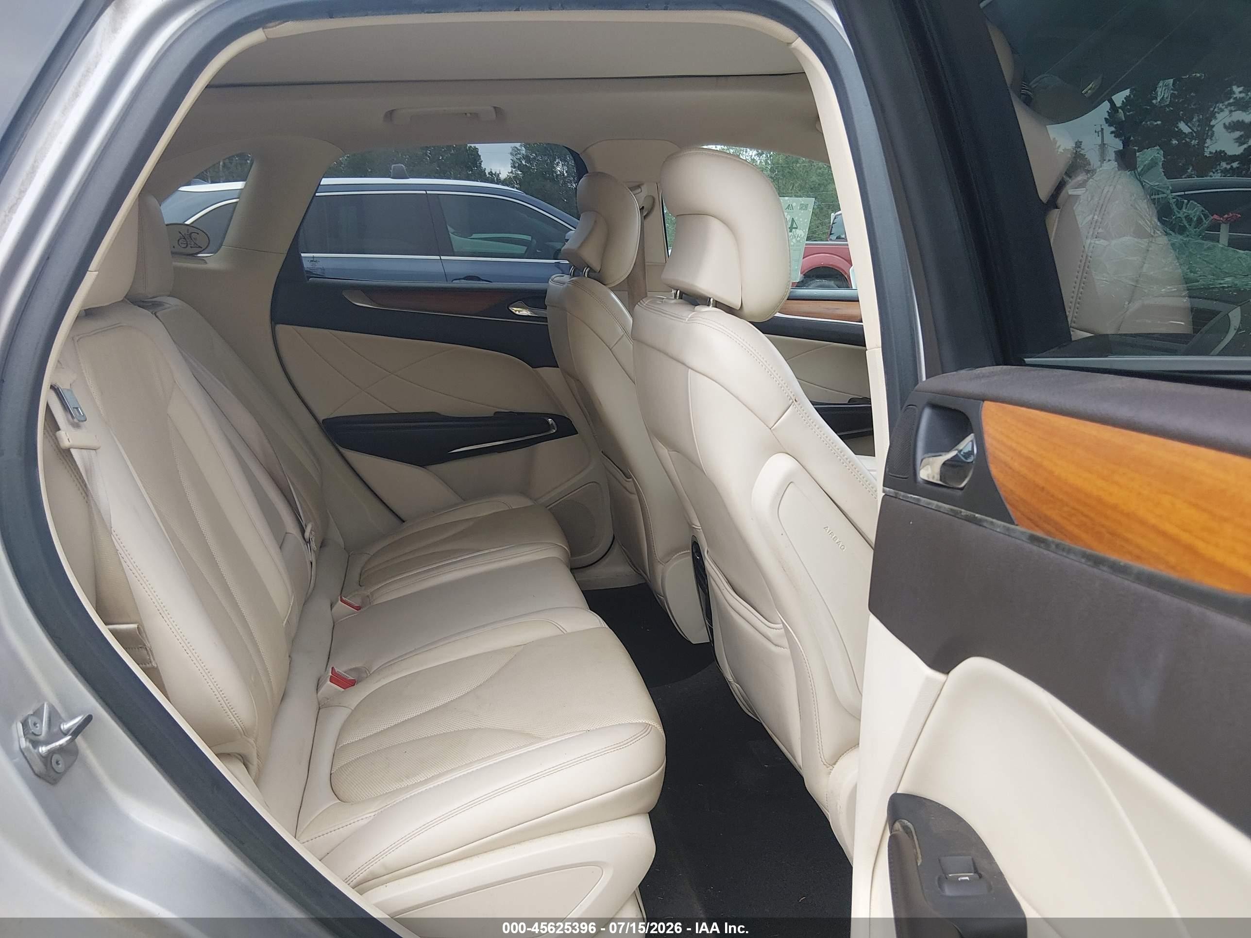 2015 Lincoln Mkc   Silver vin: 5LMCJ1A91FUJ28125