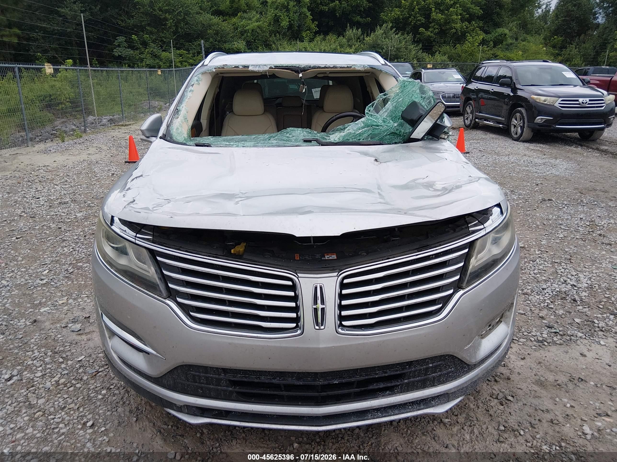 2015 Lincoln Mkc   Silver vin: 5LMCJ1A91FUJ28125