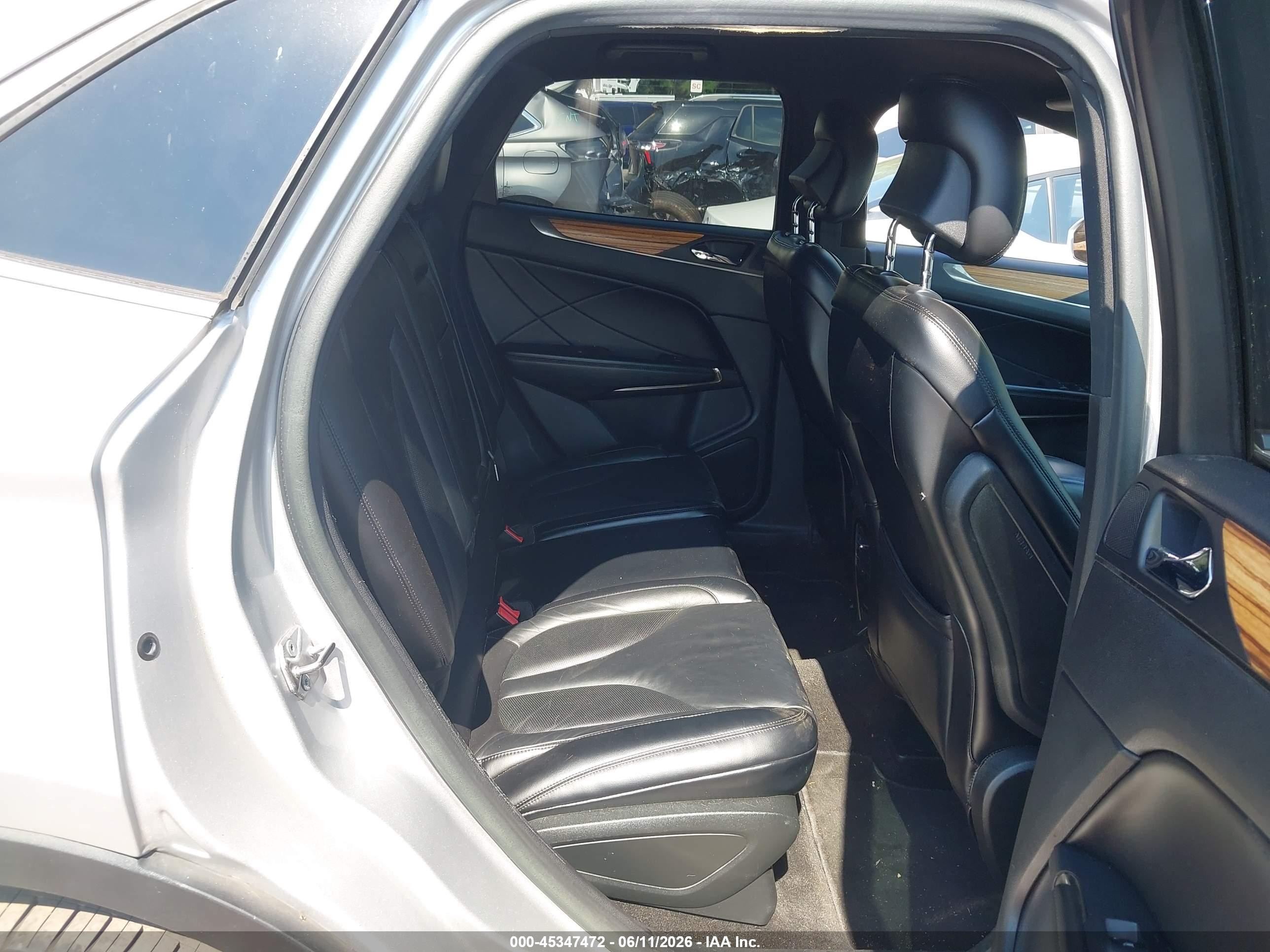 2015 Lincoln Mkc   Silver vin: 5LMCJ1A92FUJ07364