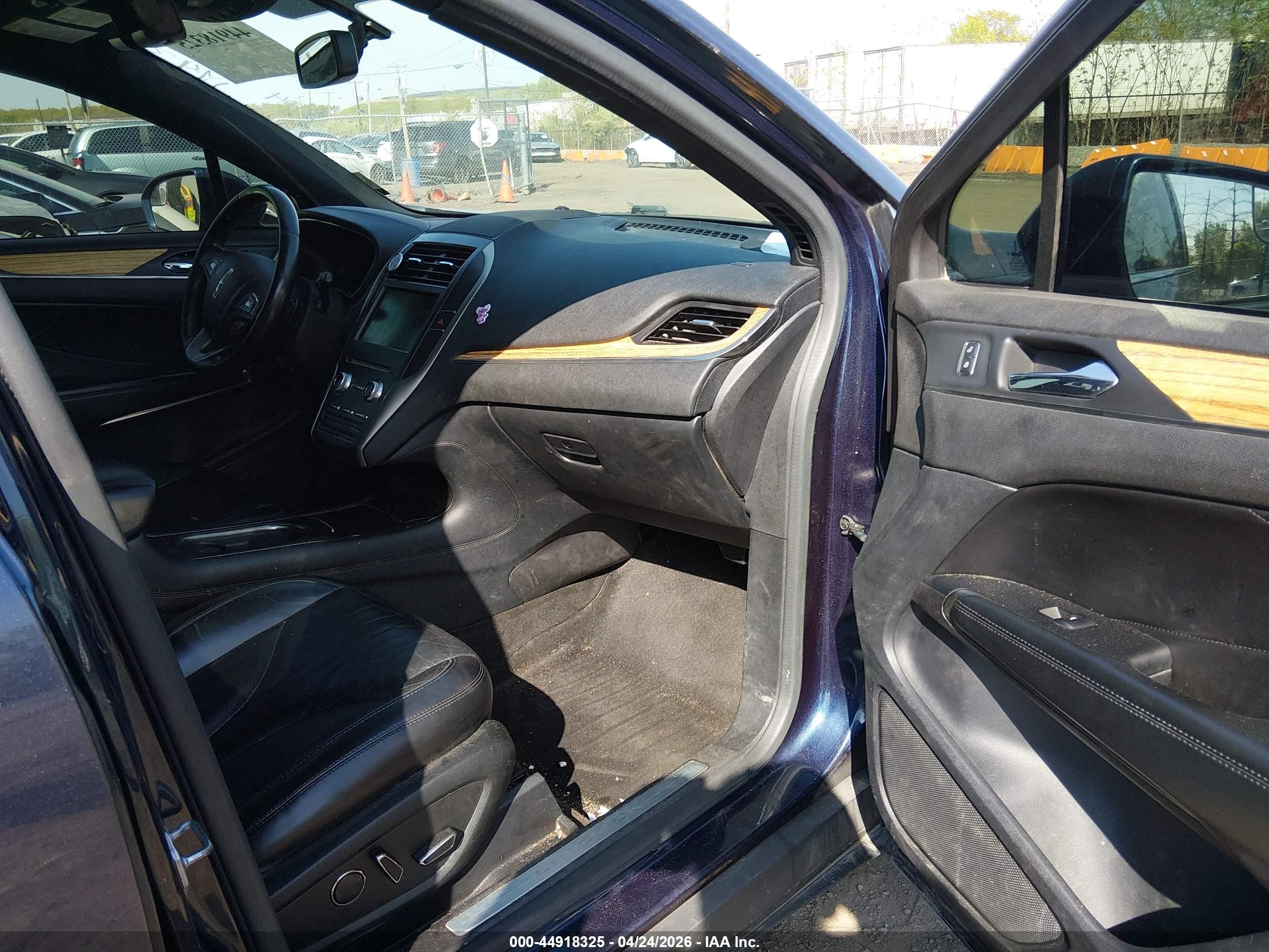 2015 Lincoln Mkc   Black vin: 5LMCJ1A94FUJ14347