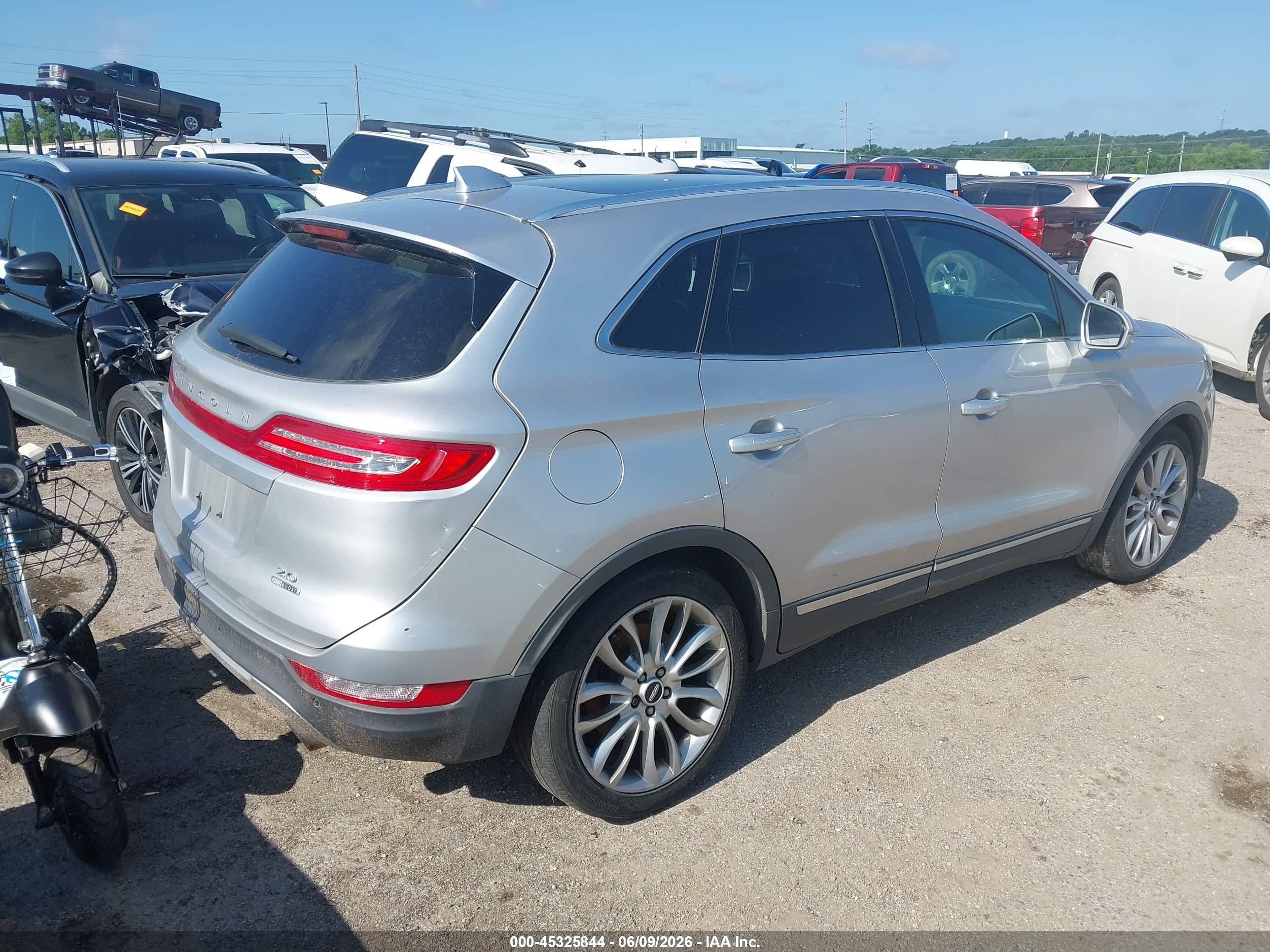 2015 Lincoln Mkc   Серебряный vin: 5LMCJ1A94FUJ15370