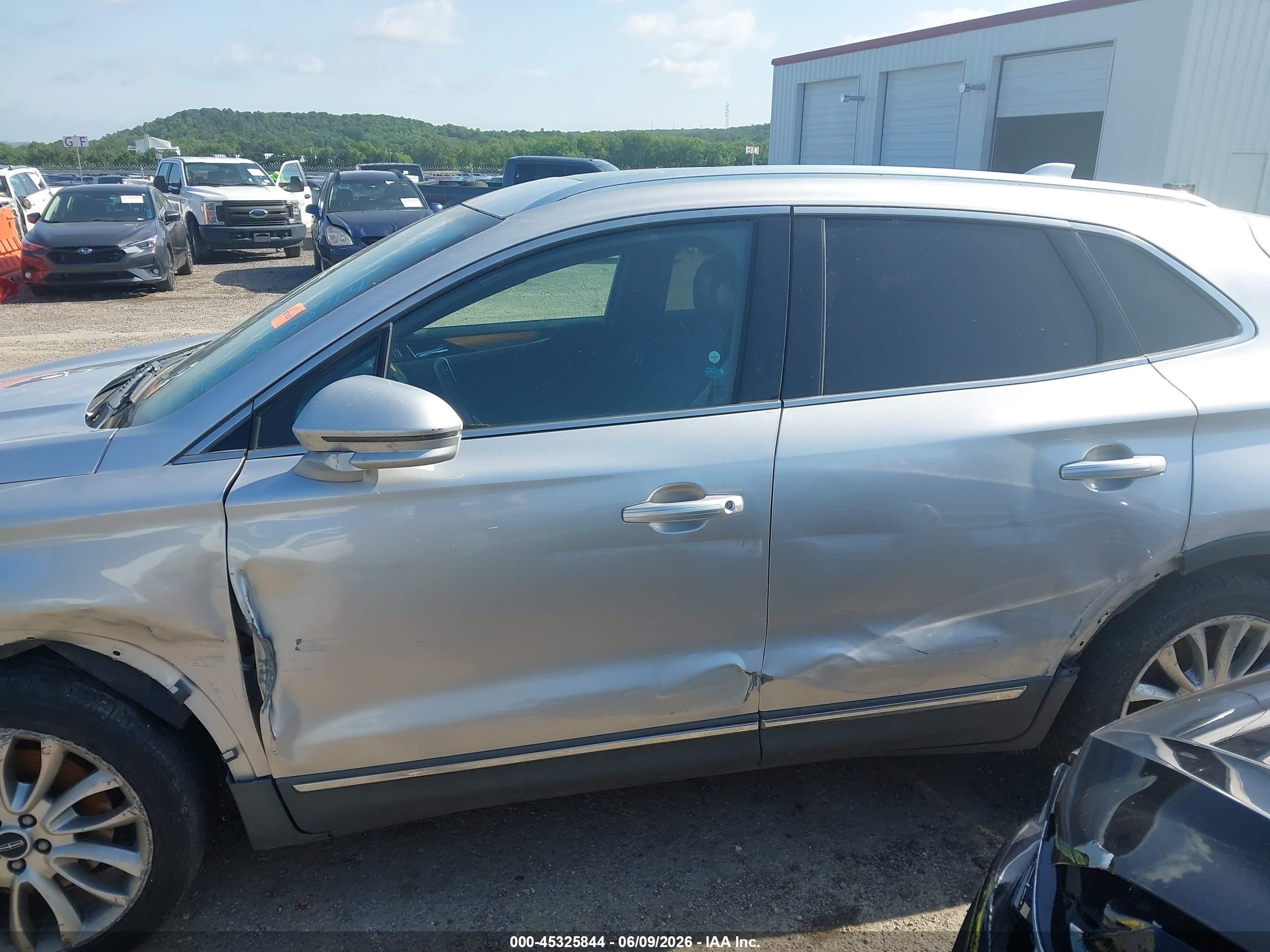 2015 Lincoln Mkc   Серебряный vin: 5LMCJ1A94FUJ15370