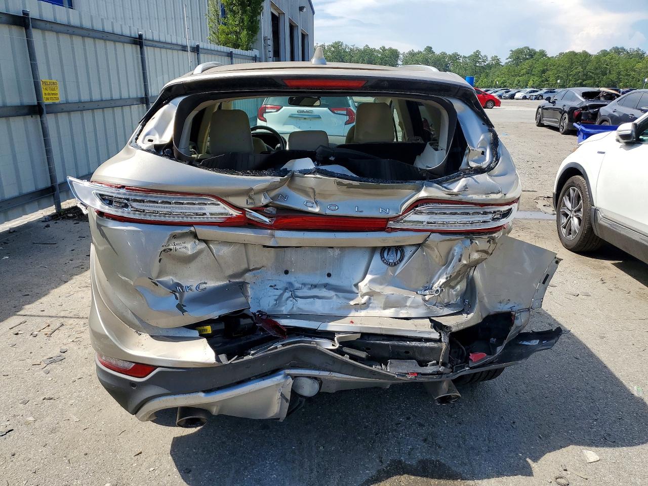 2015 Lincoln Mkc Cream vin: 5LMCJ1A94FUJ24831