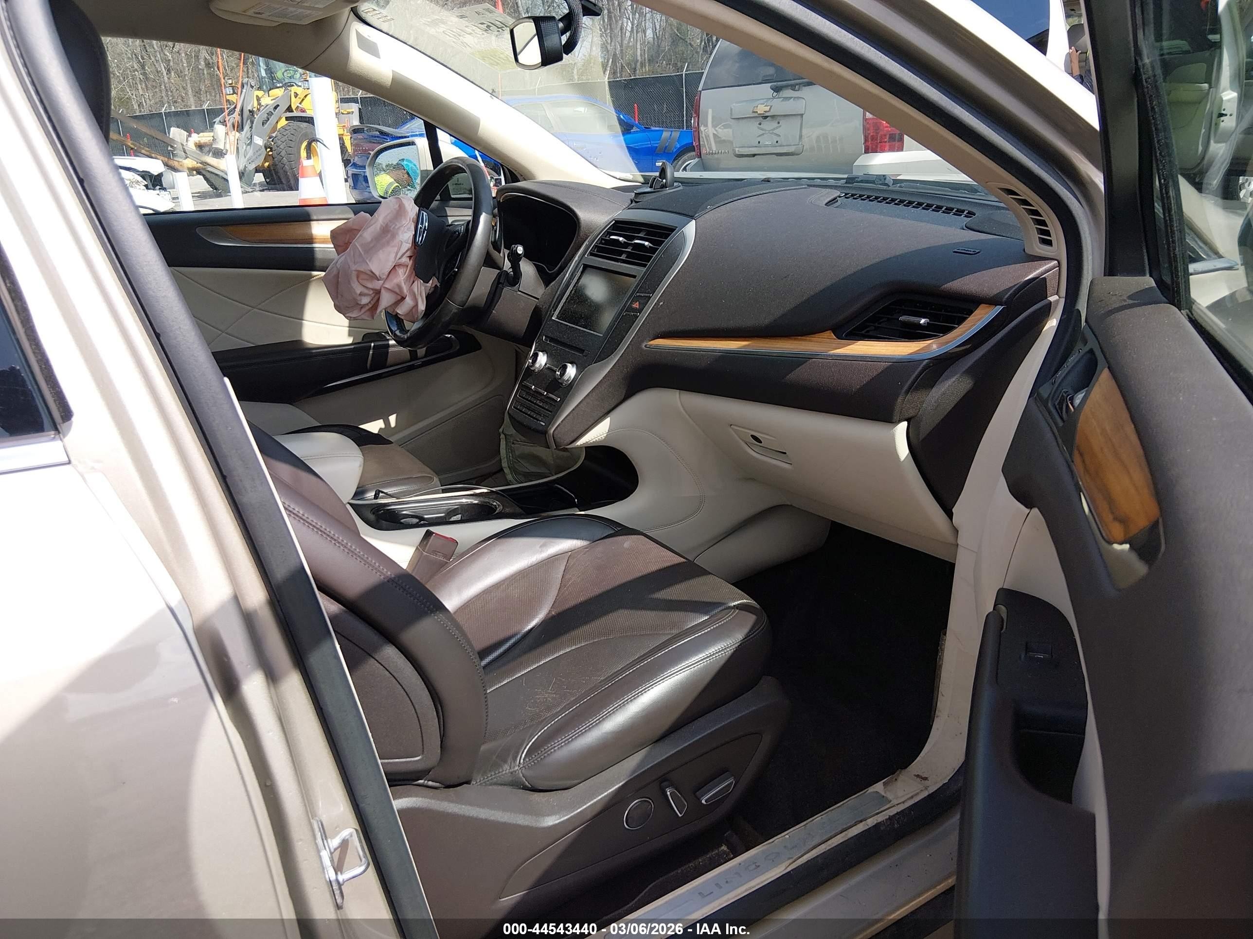 2015 Lincoln Mkc   Champagne vin: 5LMCJ1A94FUJ28331