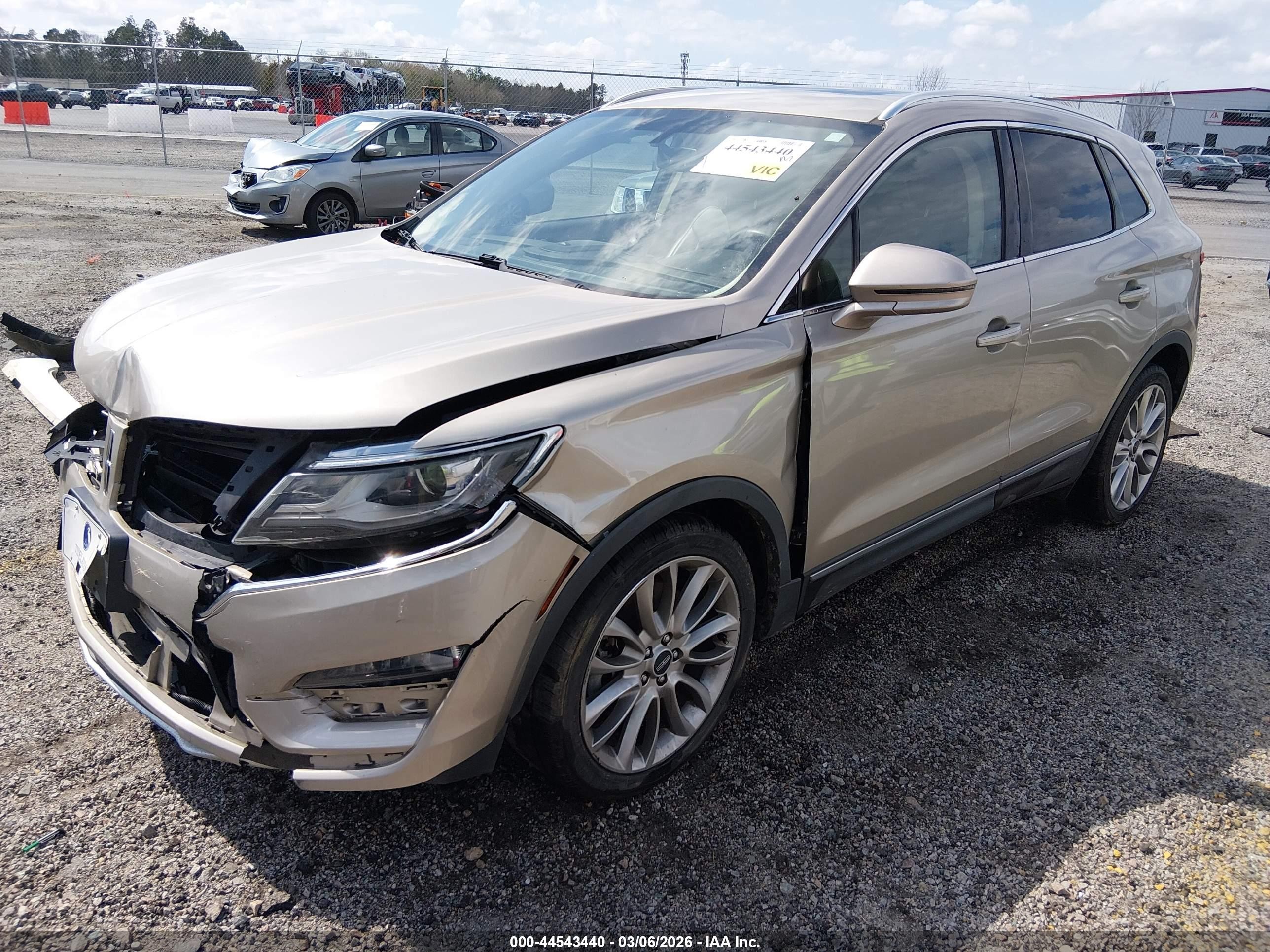 2015 Lincoln Mkc   Champagne vin: 5LMCJ1A94FUJ28331