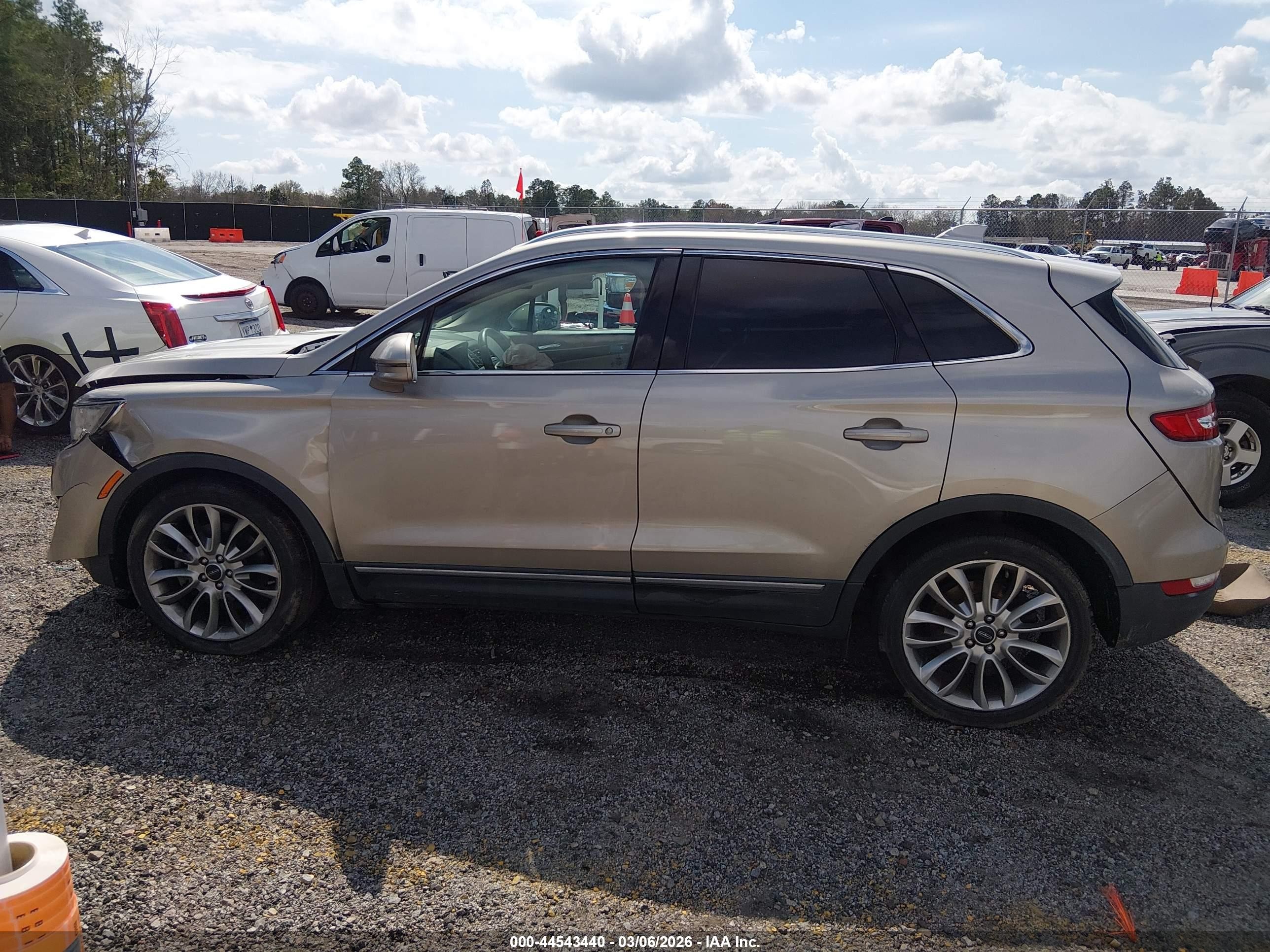 2015 Lincoln Mkc   Champagne vin: 5LMCJ1A94FUJ28331