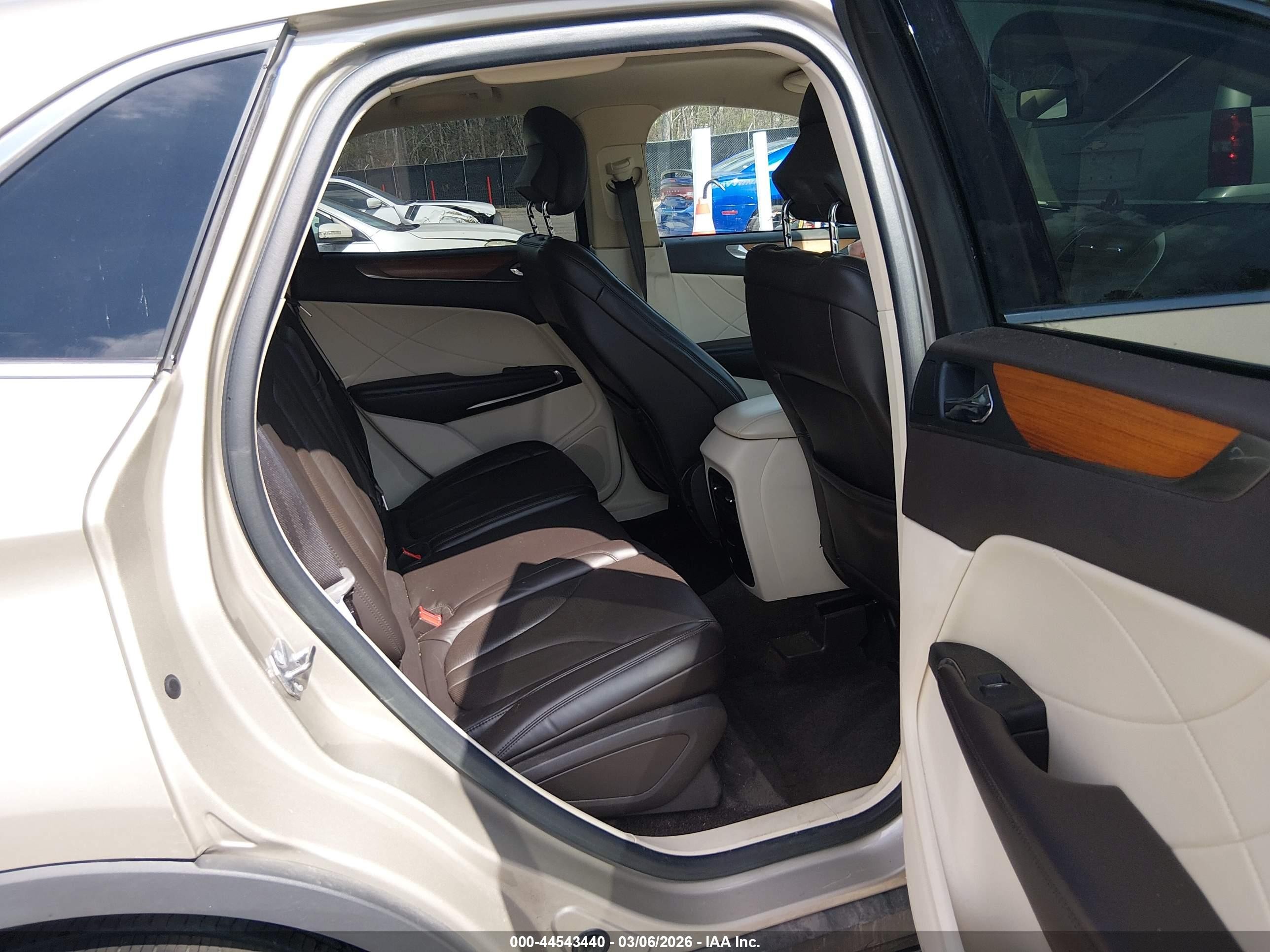 2015 Lincoln Mkc   Champagne vin: 5LMCJ1A94FUJ28331