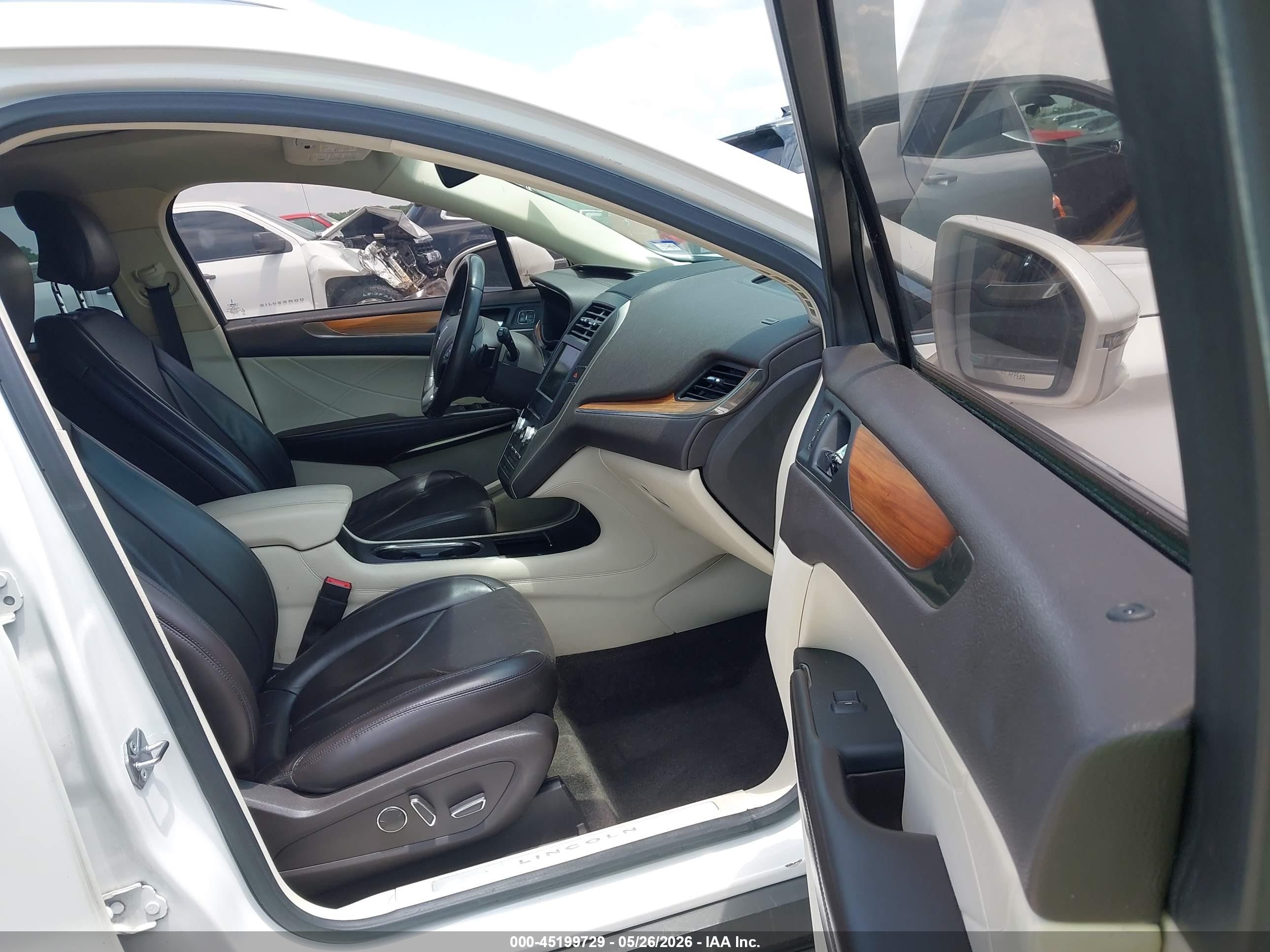 2015 Lincoln Mkc   White vin: 5LMCJ1A94FUJ29303