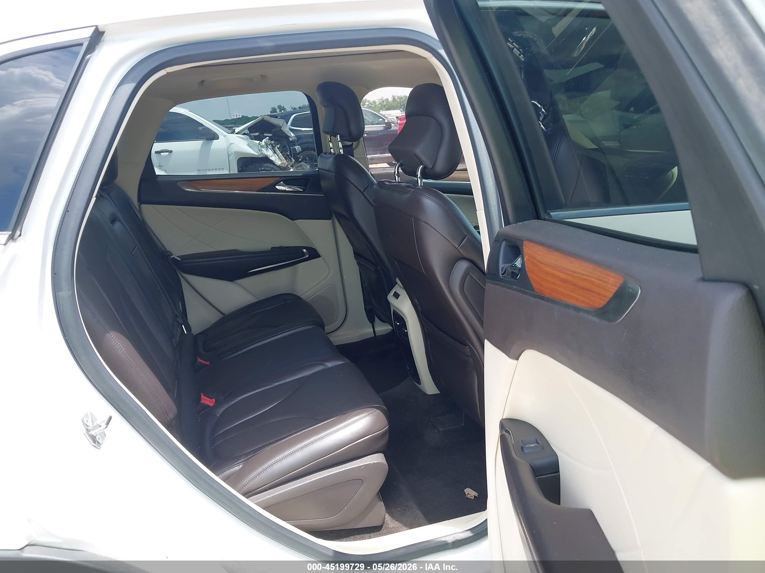 2015 Lincoln Mkc   White vin: 5LMCJ1A94FUJ29303