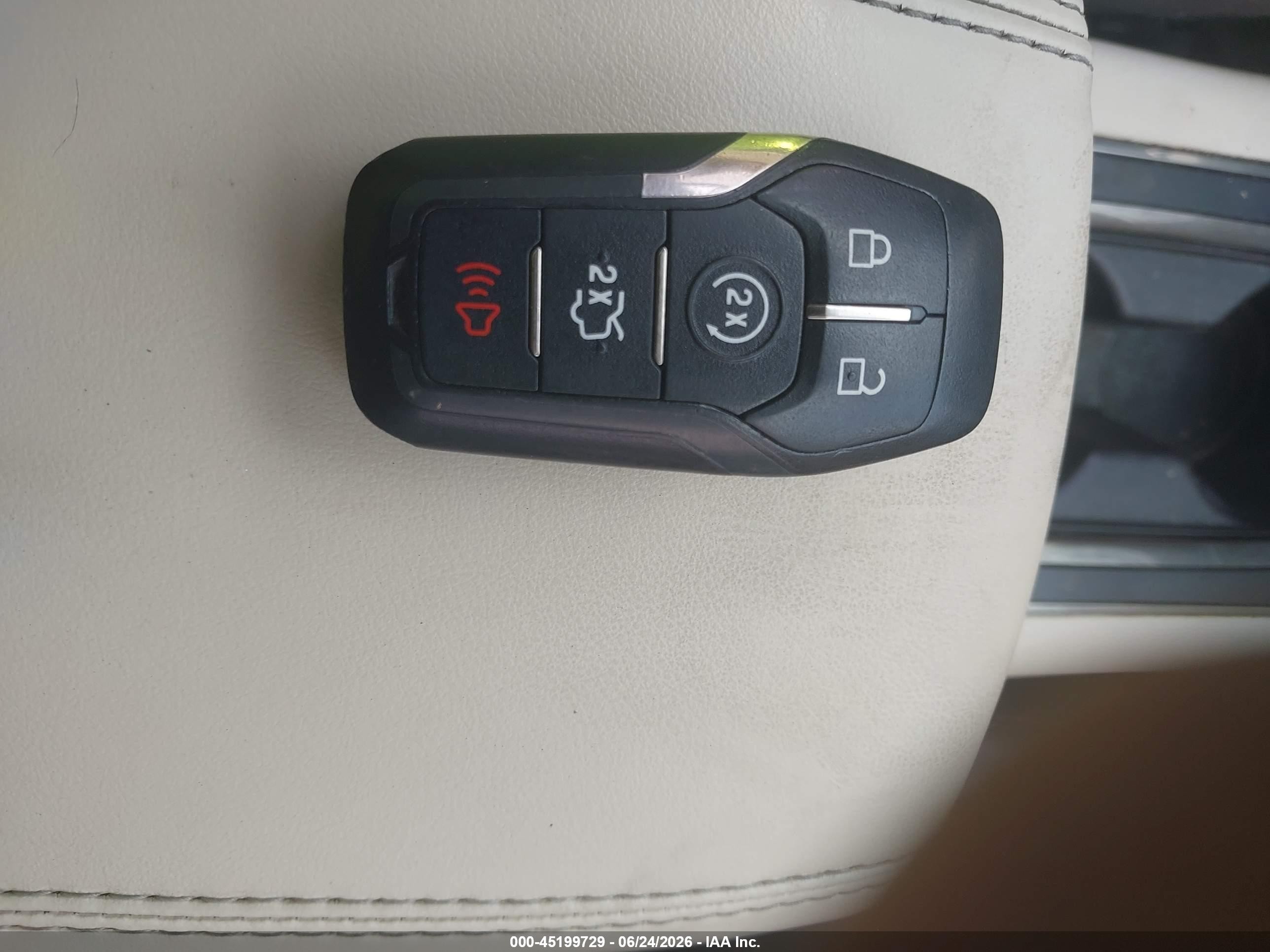 2015 Lincoln Mkc   White vin: 5LMCJ1A94FUJ29303