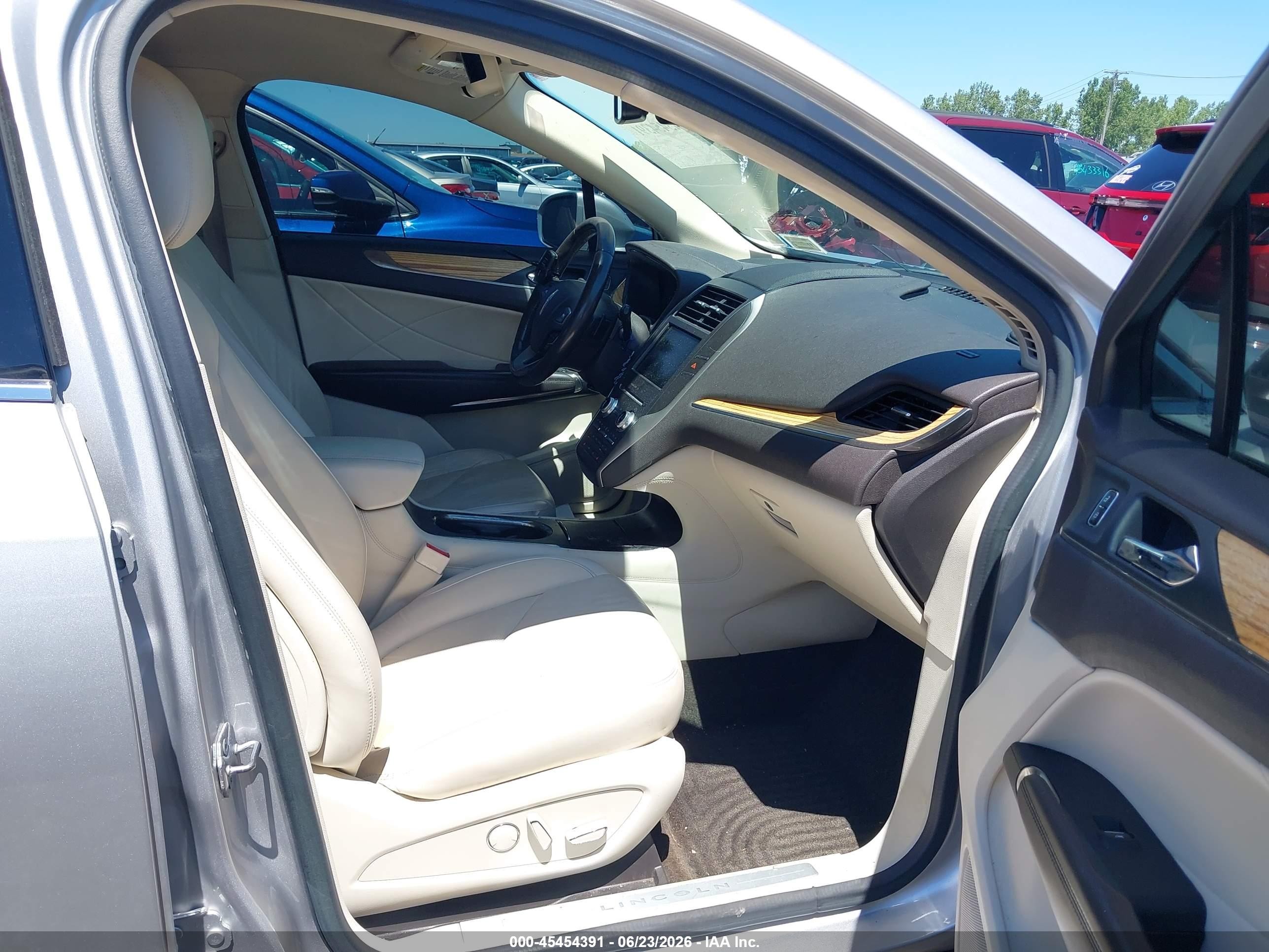 2015 Lincoln Mkc   Silver vin: 5LMCJ1A96FUJ18383