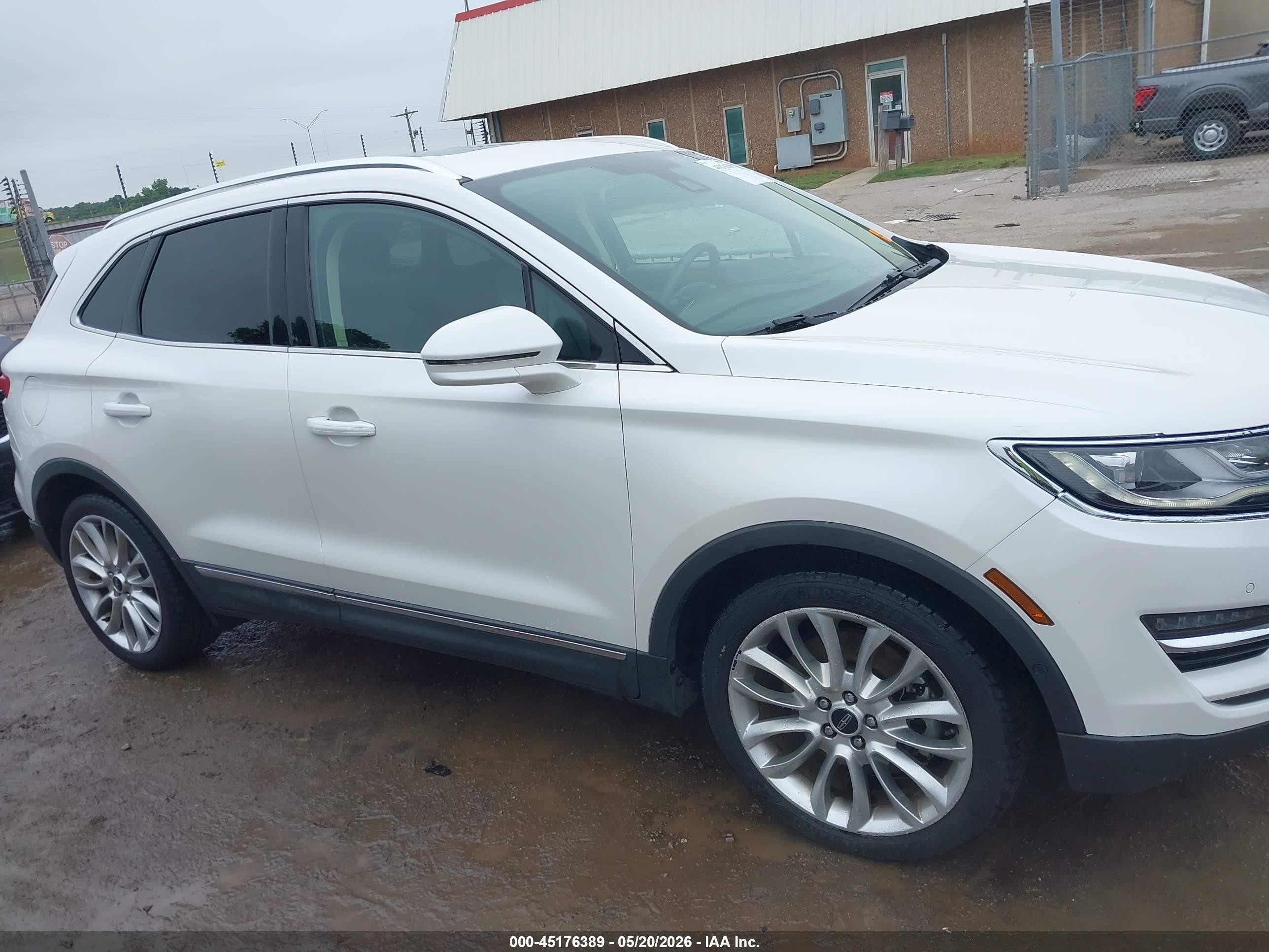 2015 Lincoln Mkc   White vin: 5LMCJ1A96FUJ23728