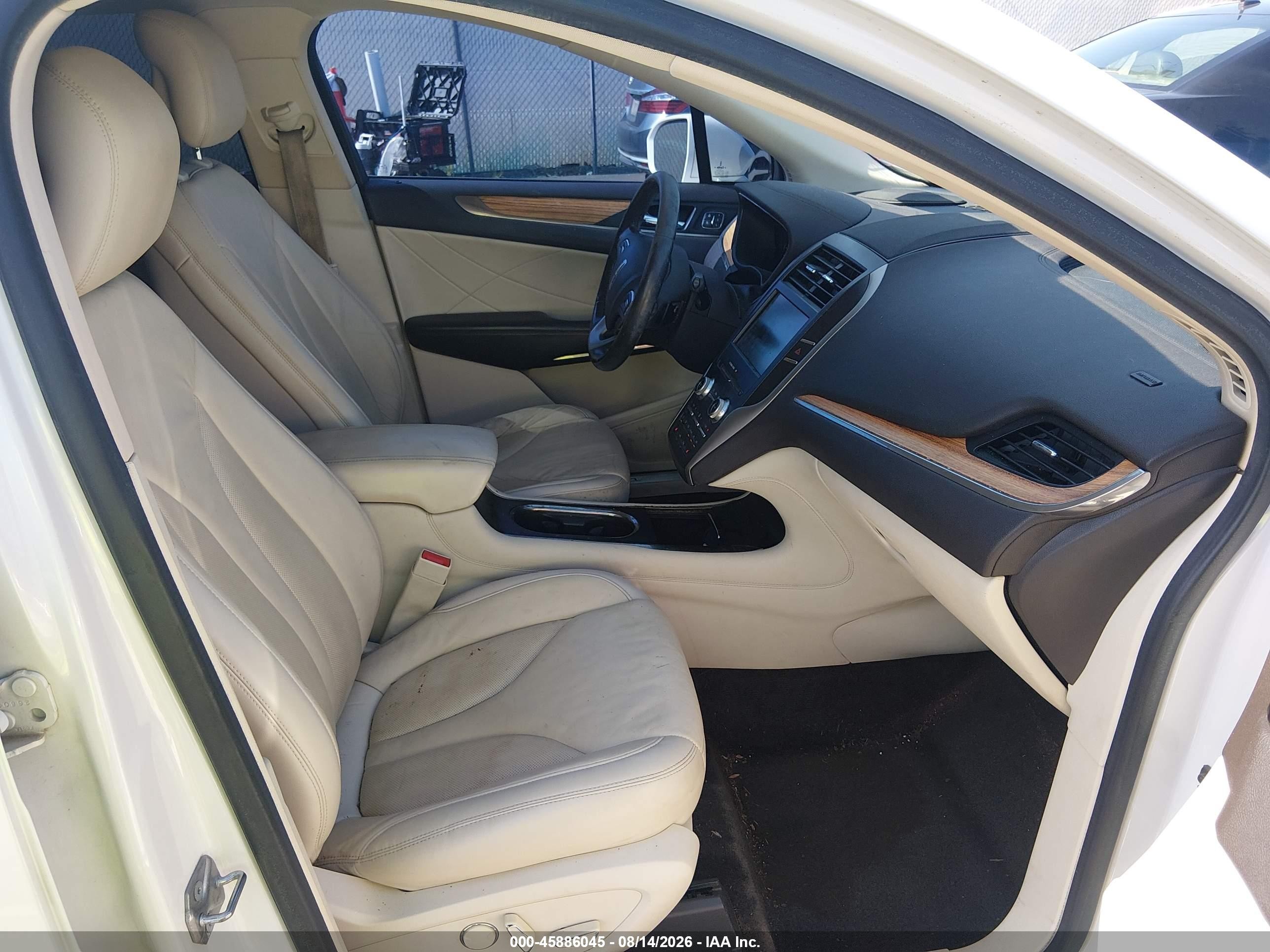 2015 Lincoln Mkc   White vin: 5LMCJ1A97FUJ18134