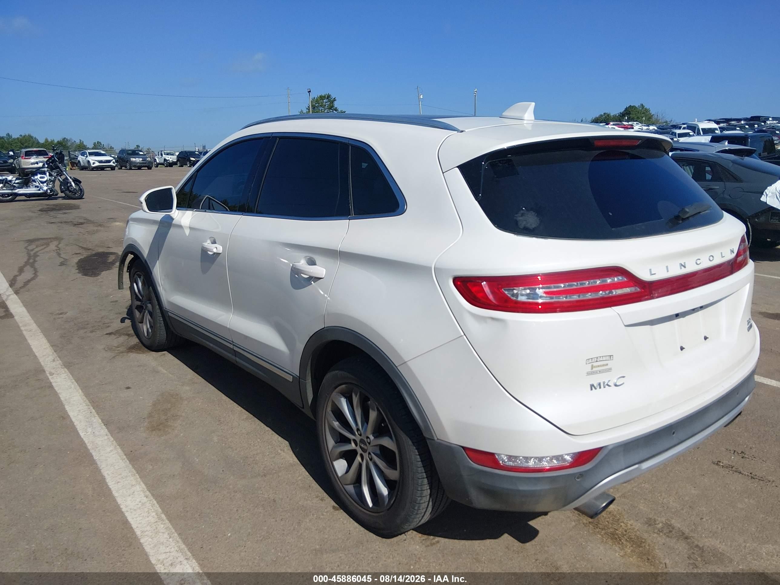 2015 Lincoln Mkc   White vin: 5LMCJ1A97FUJ18134