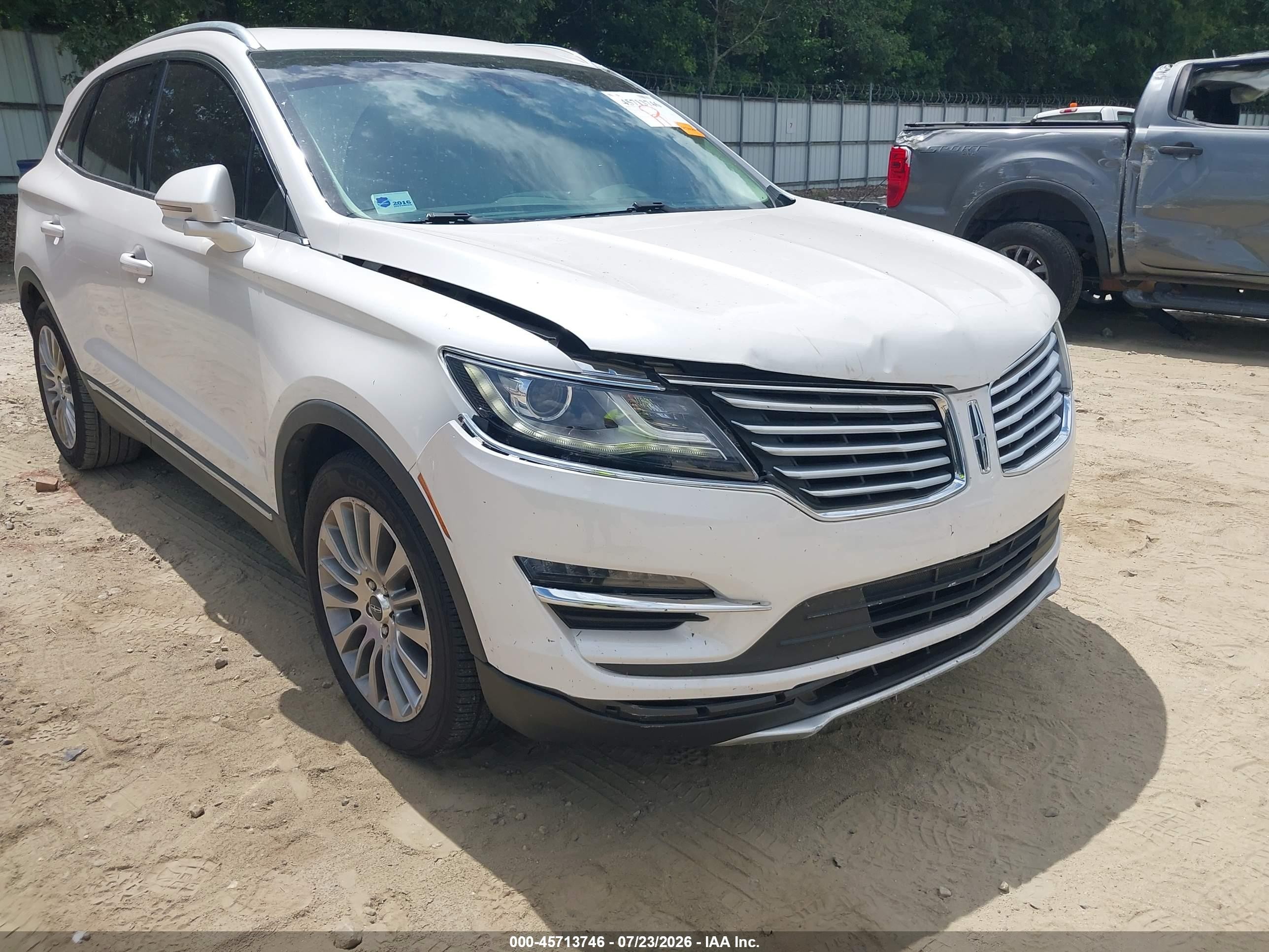 2015 Lincoln Mkc   White vin: 5LMCJ1A98FUJ00659