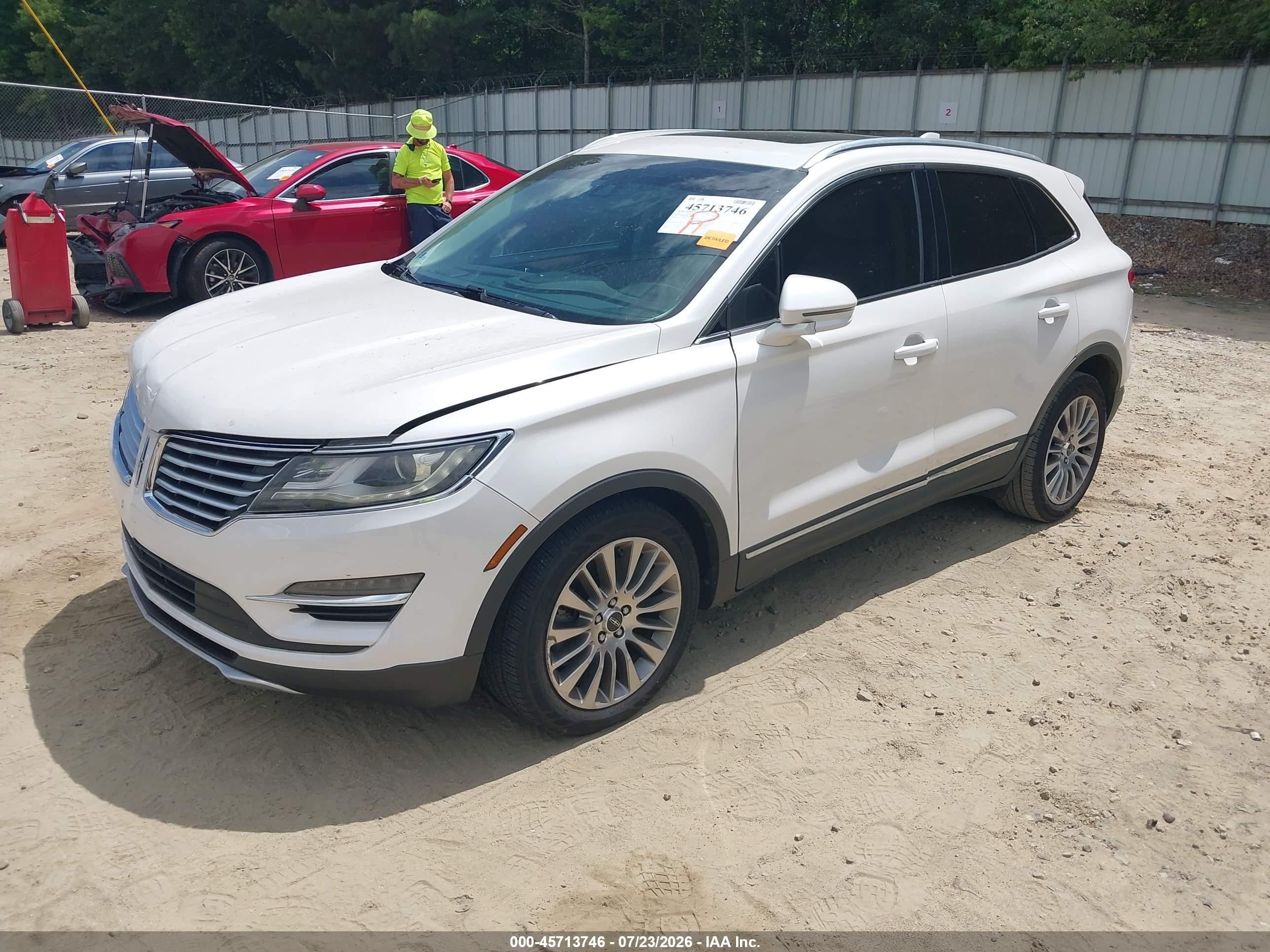 2015 Lincoln Mkc   White vin: 5LMCJ1A98FUJ00659
