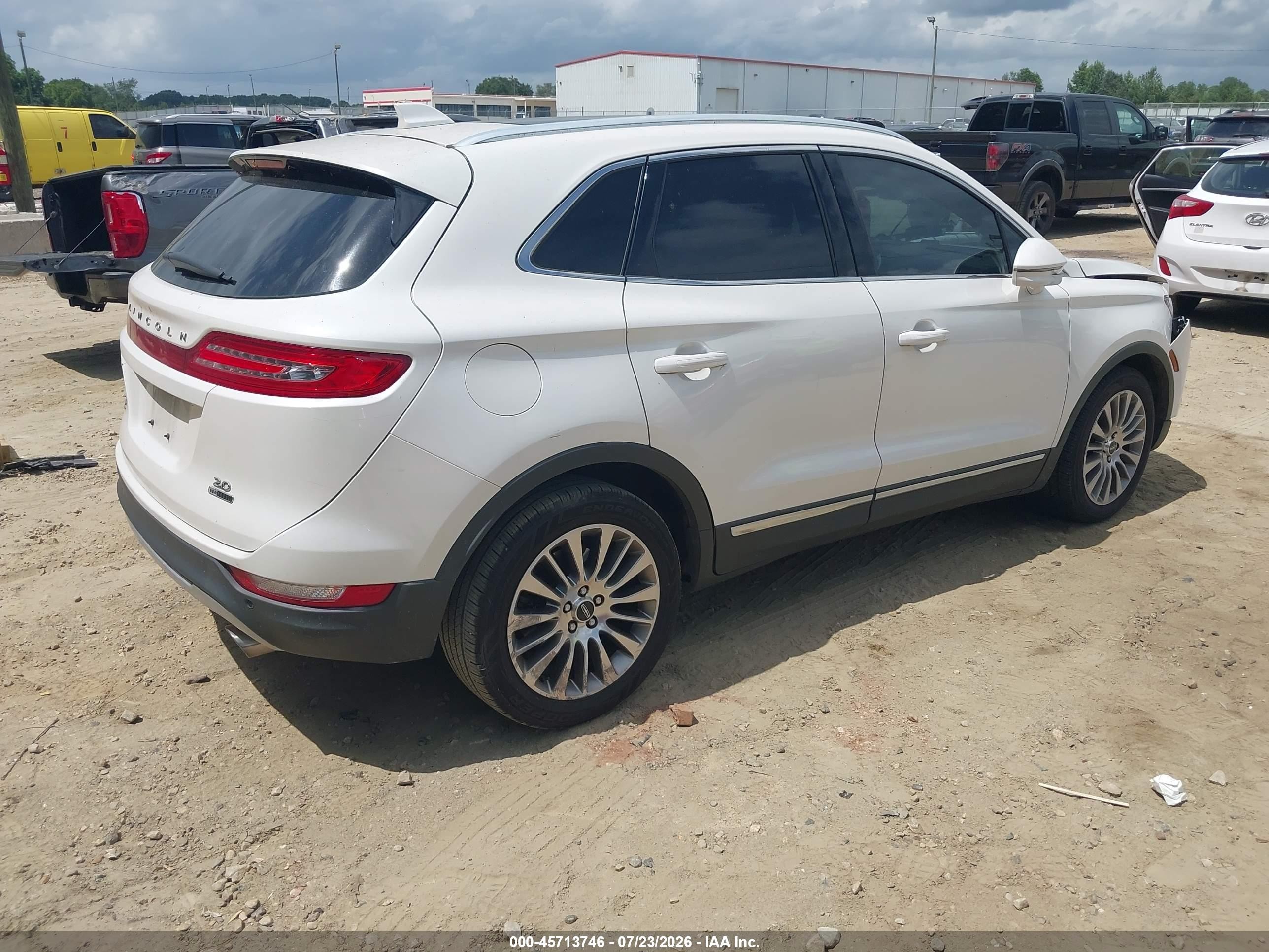2015 Lincoln Mkc   White vin: 5LMCJ1A98FUJ00659
