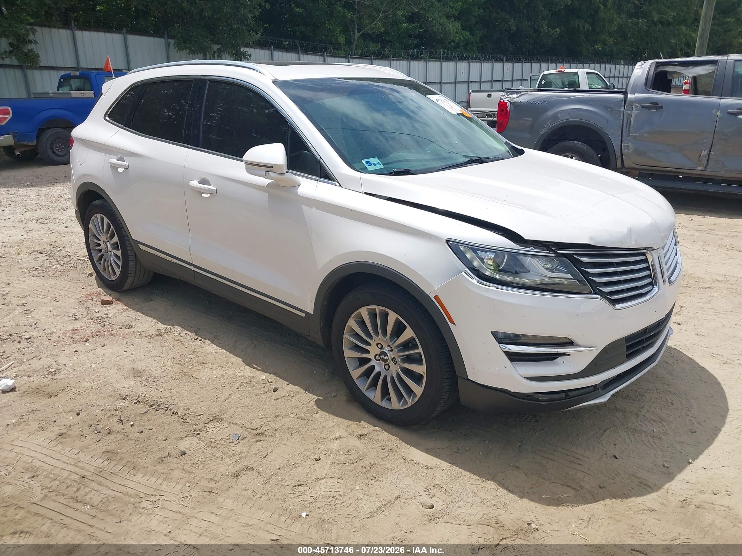 2015 Lincoln Mkc   White vin: 5LMCJ1A98FUJ00659
