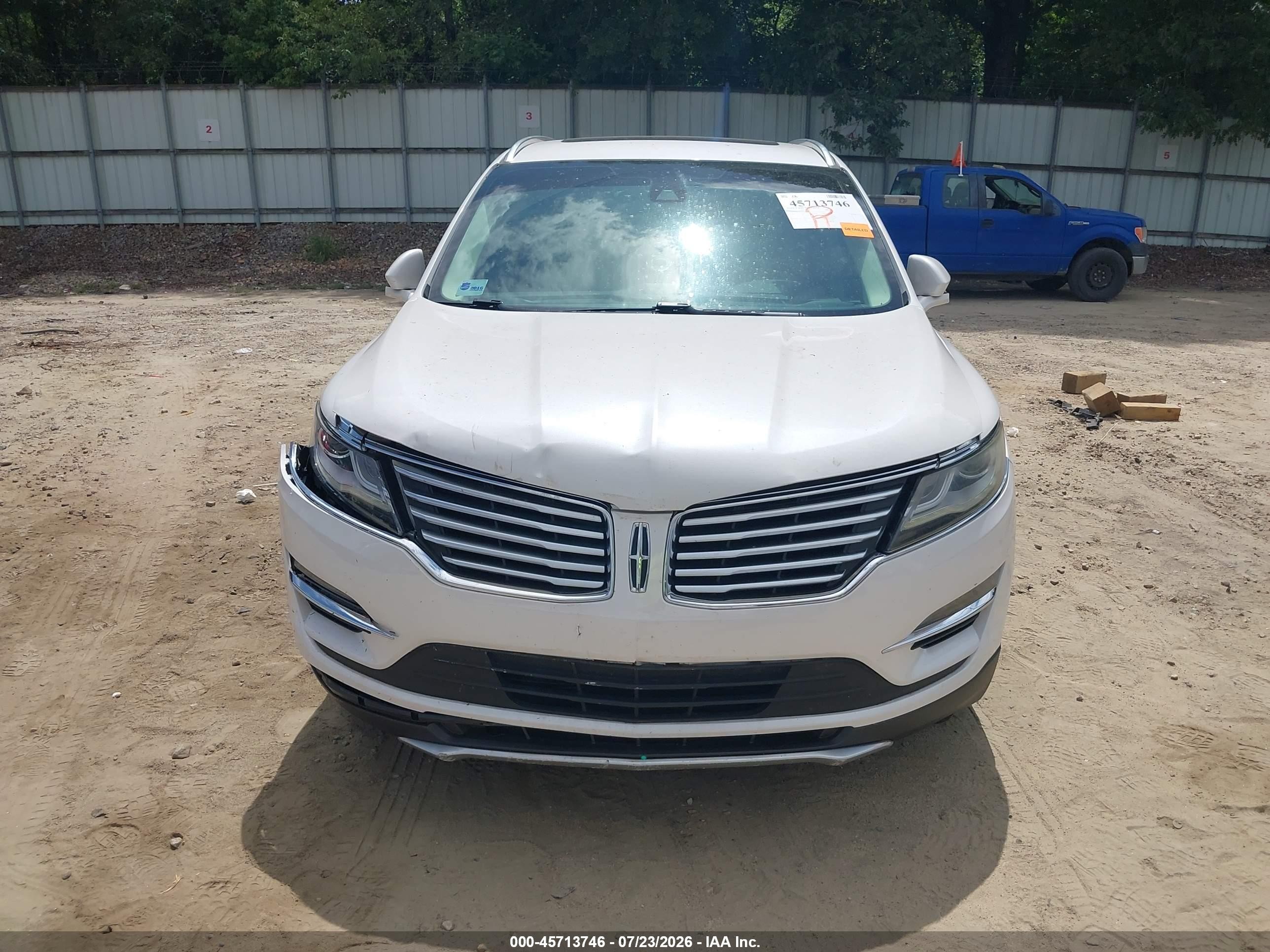2015 Lincoln Mkc   White vin: 5LMCJ1A98FUJ00659