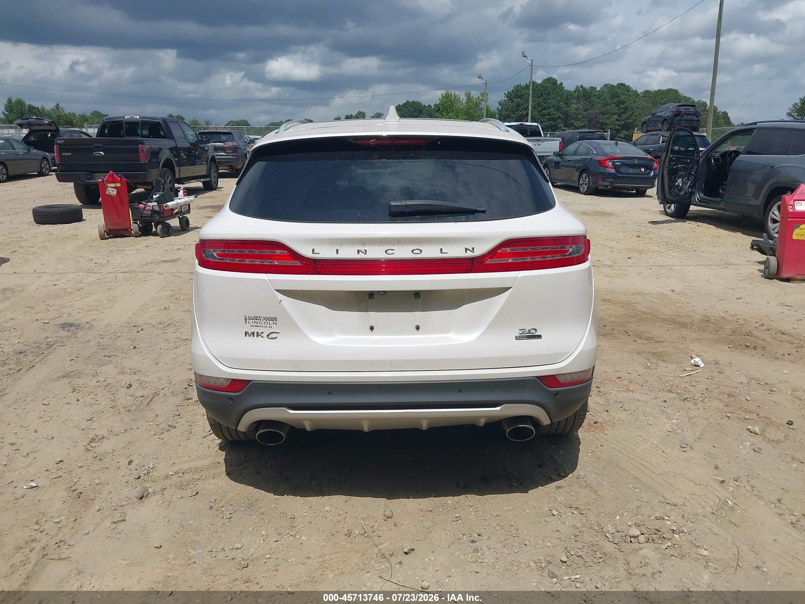 2015 Lincoln Mkc   White vin: 5LMCJ1A98FUJ00659