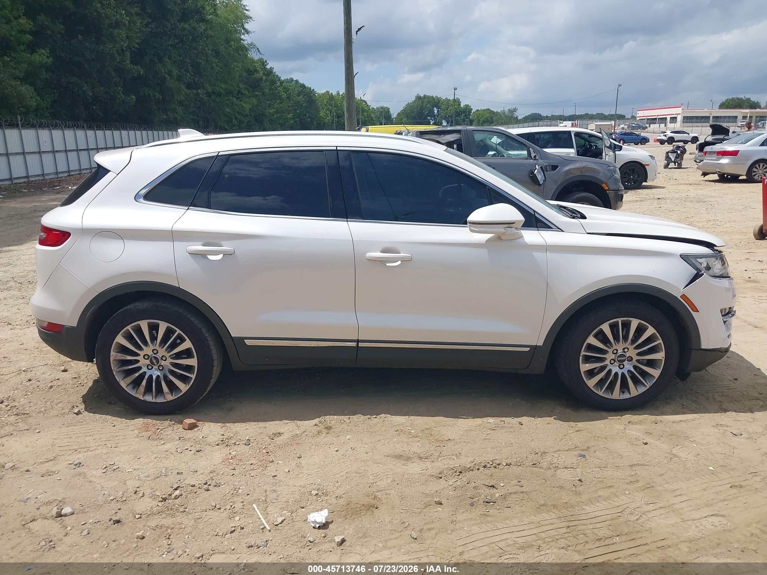 2015 Lincoln Mkc   White vin: 5LMCJ1A98FUJ00659