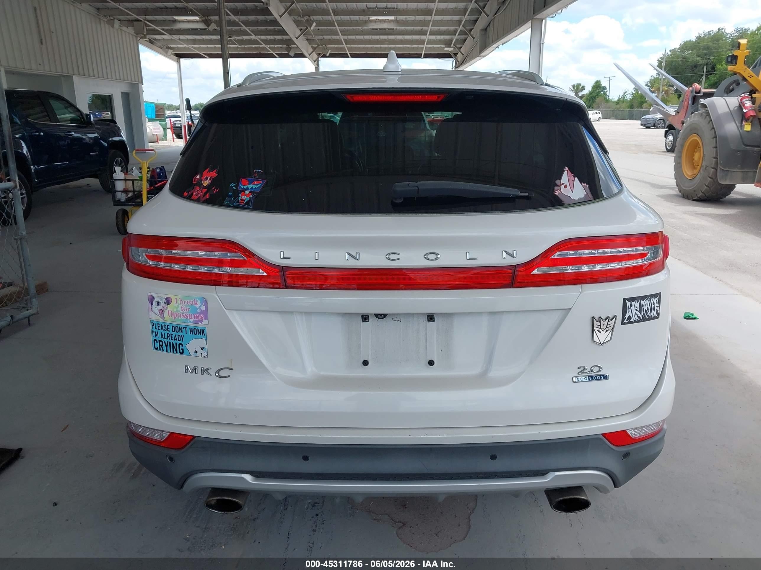 2015 Lincoln Mkc   White vin: 5LMCJ1A99FUJ00587