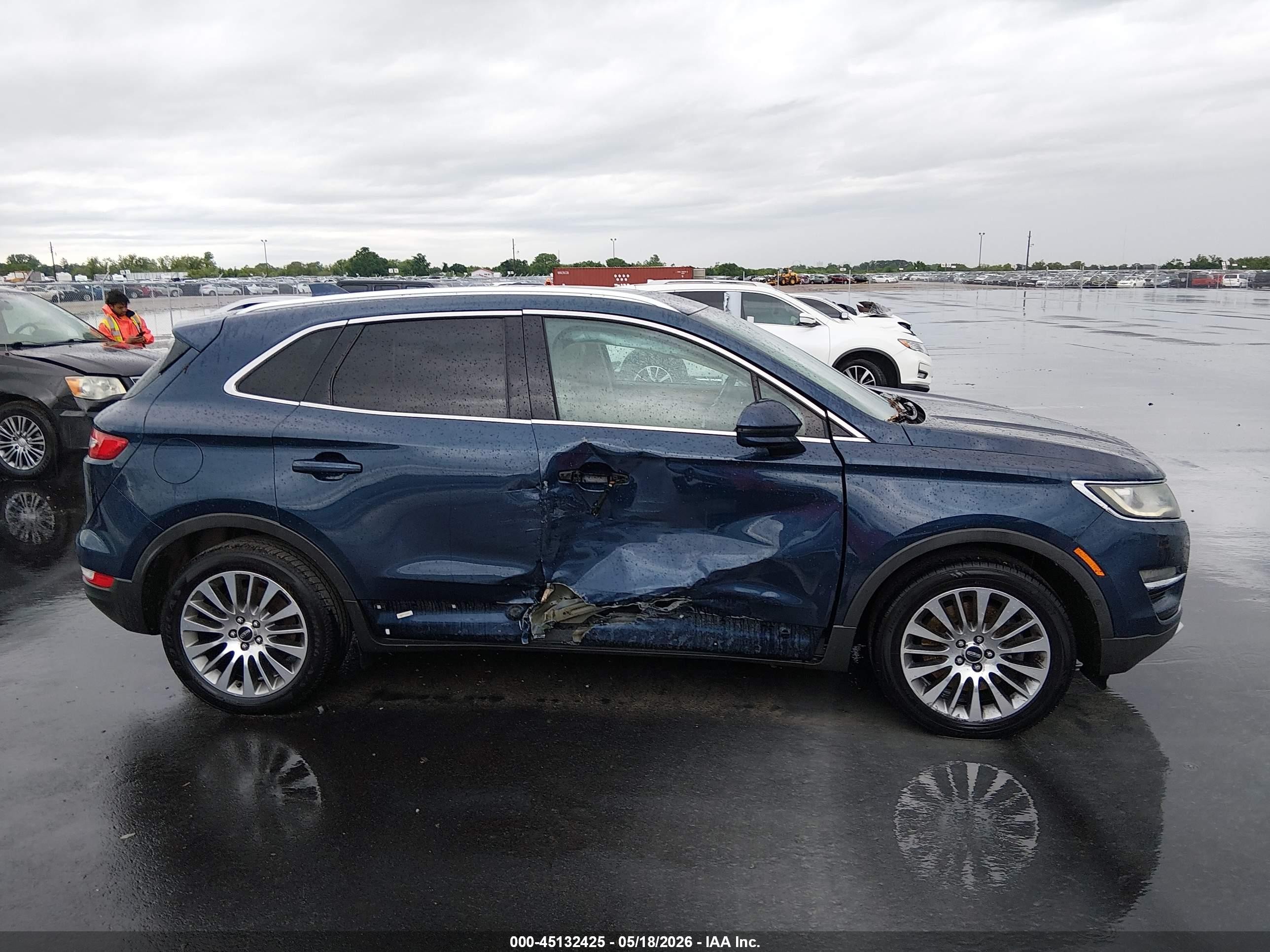 2015 Lincoln Mkc   Dark Blue vin: 5LMCJ1A99FUJ03893