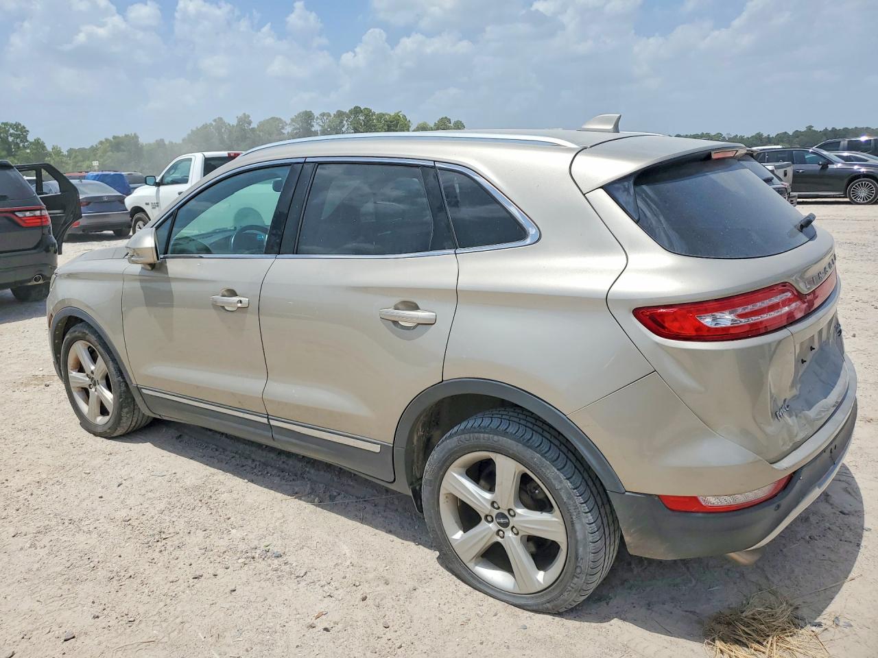 2015 Lincoln Mkc Gold vin: 5LMCJ1A99FUJ31676