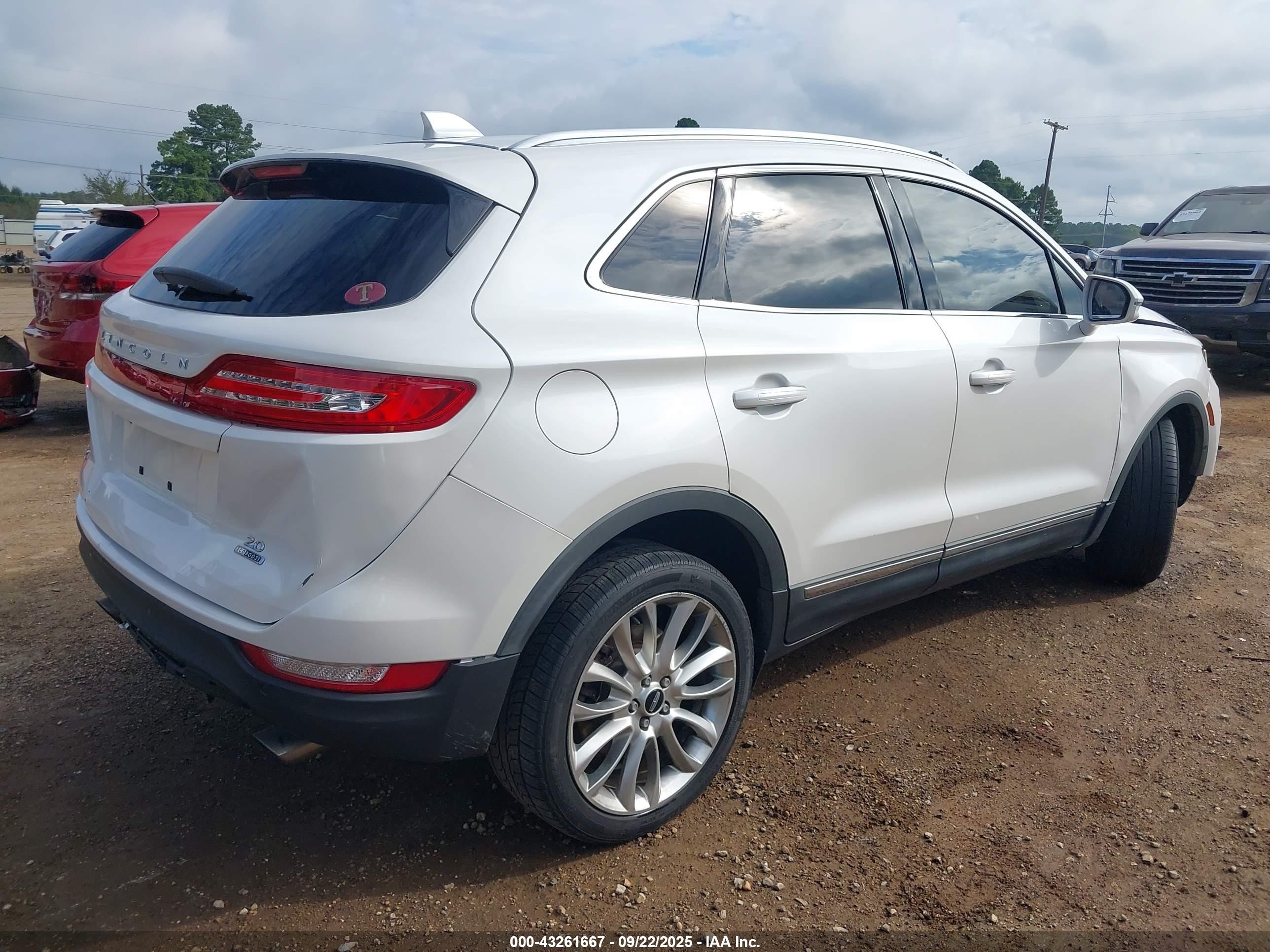 2015 Lincoln Mkc   Белый vin: 5LMCJ1A99FUJ32620