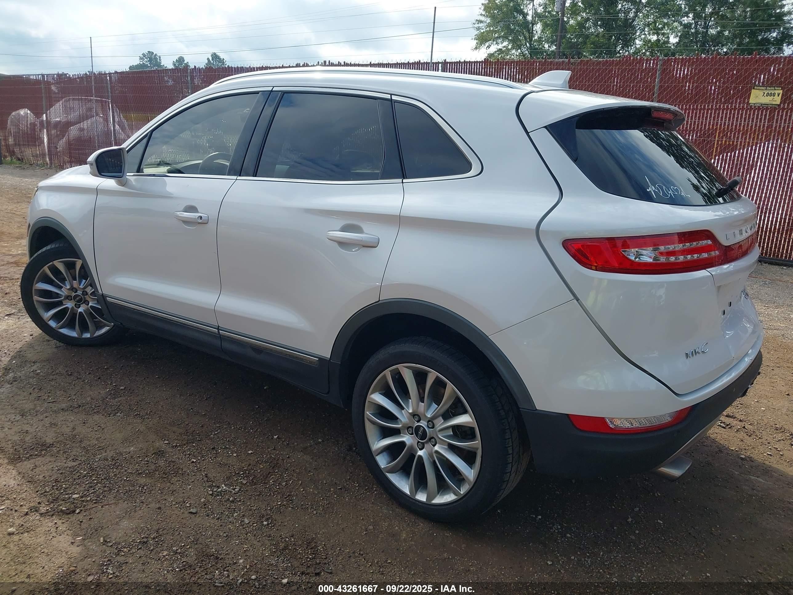 2015 Lincoln Mkc   Белый vin: 5LMCJ1A99FUJ32620