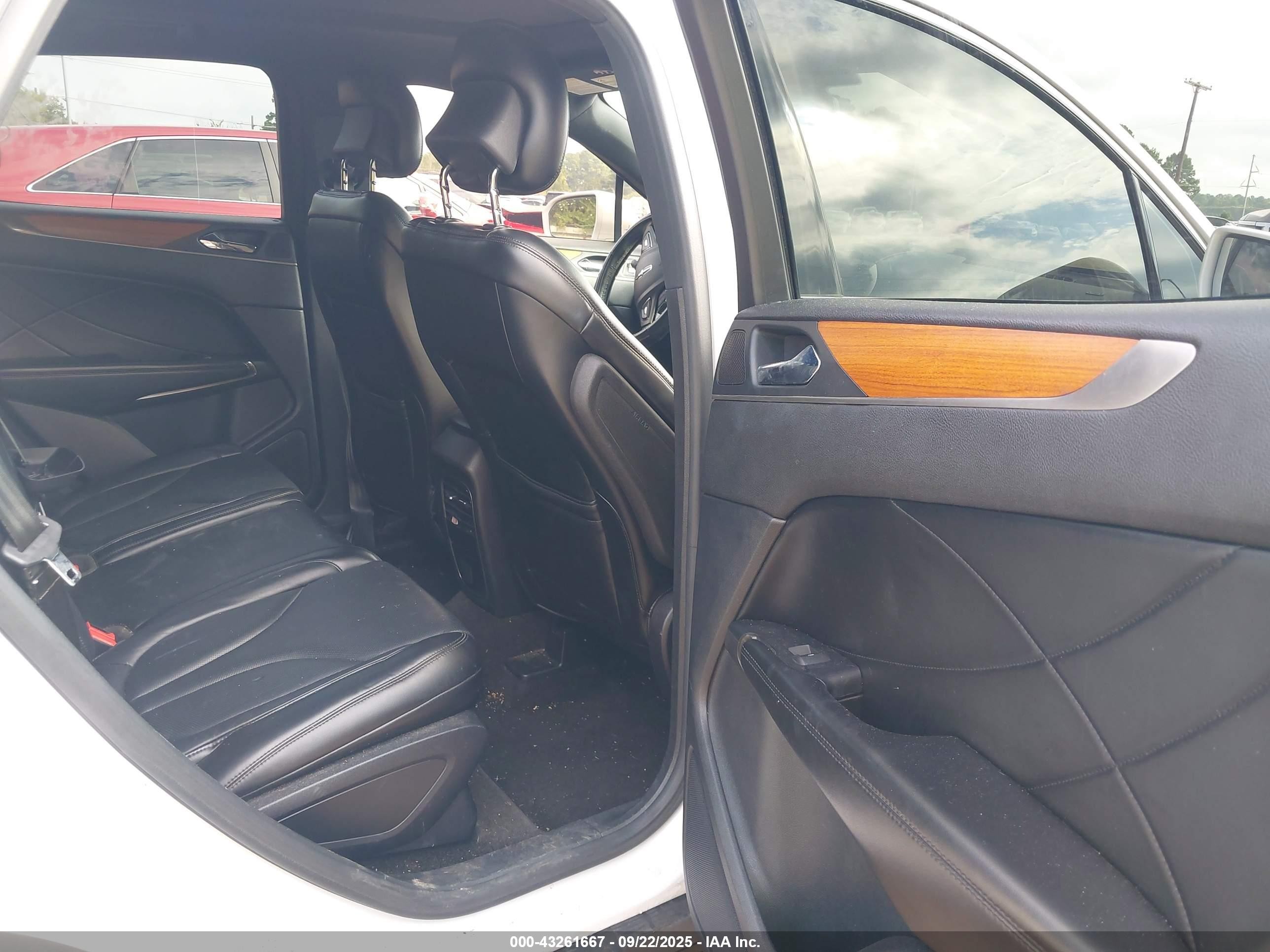 2015 Lincoln Mkc   Белый vin: 5LMCJ1A99FUJ32620
