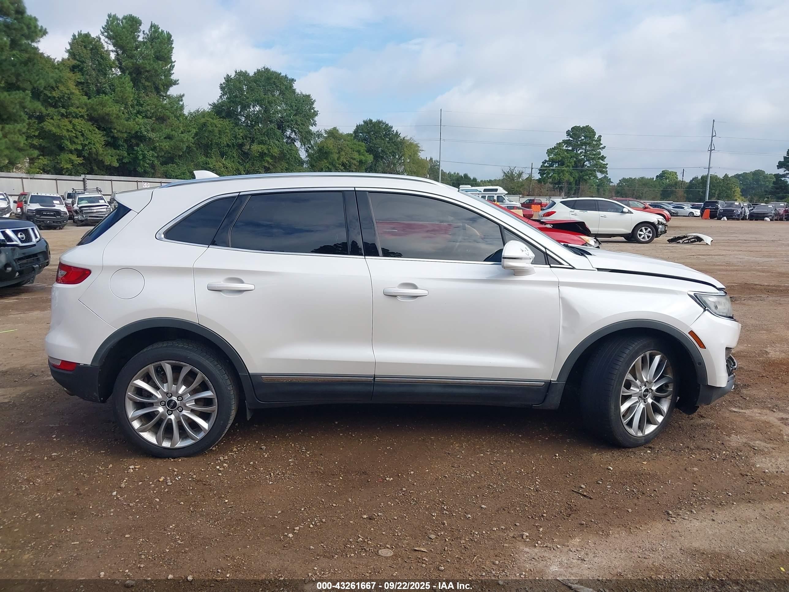 2015 Lincoln Mkc   Белый vin: 5LMCJ1A99FUJ32620