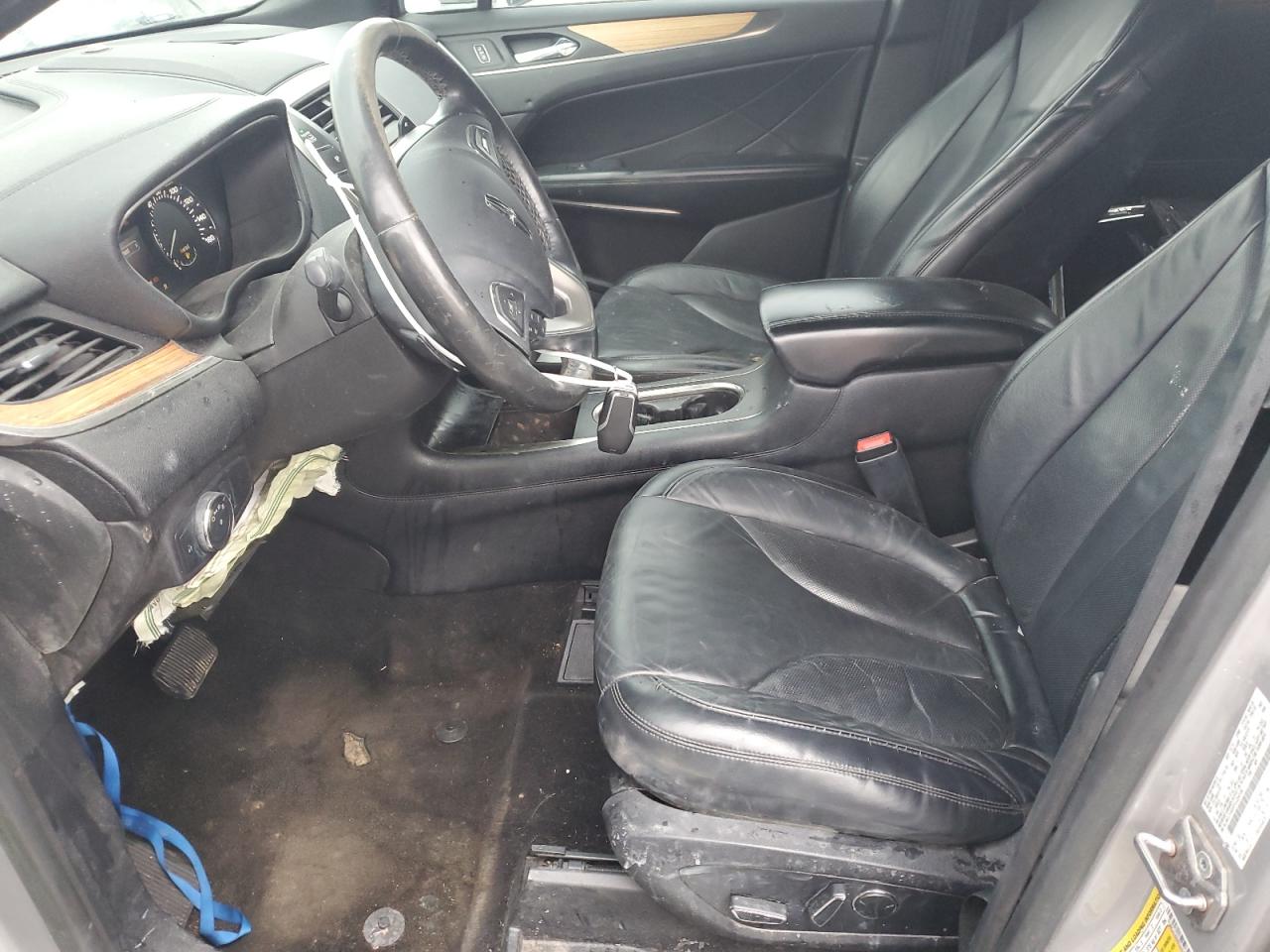 2015 Lincoln Mkc Silver vin: 5LMCJ1A9XFUJ24106 Damage: Left Front Seat, Worn, Replacement Required