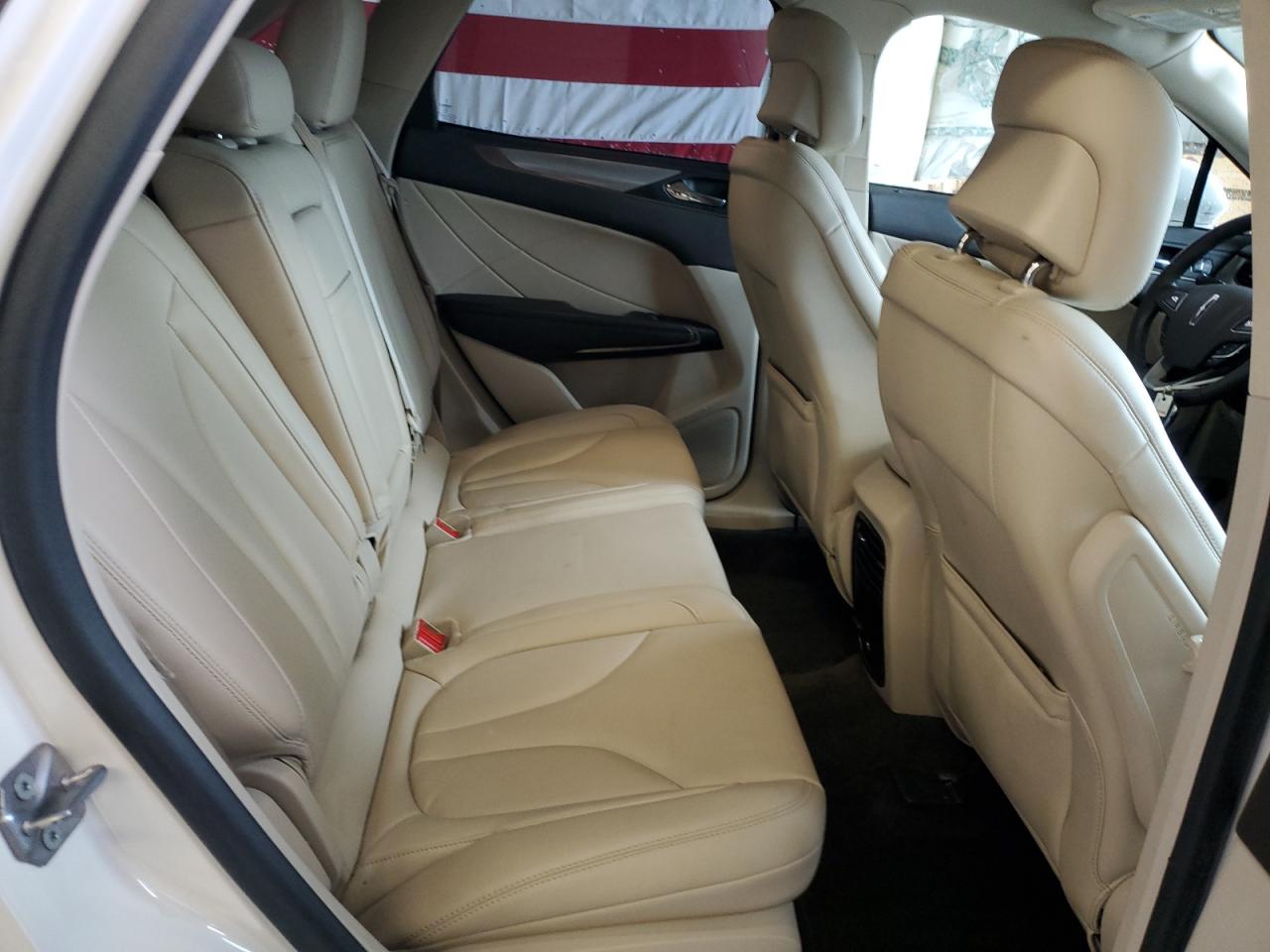 2018 Lincoln Mkc Premiere White vin: 5LMCJ1C91JUL20425