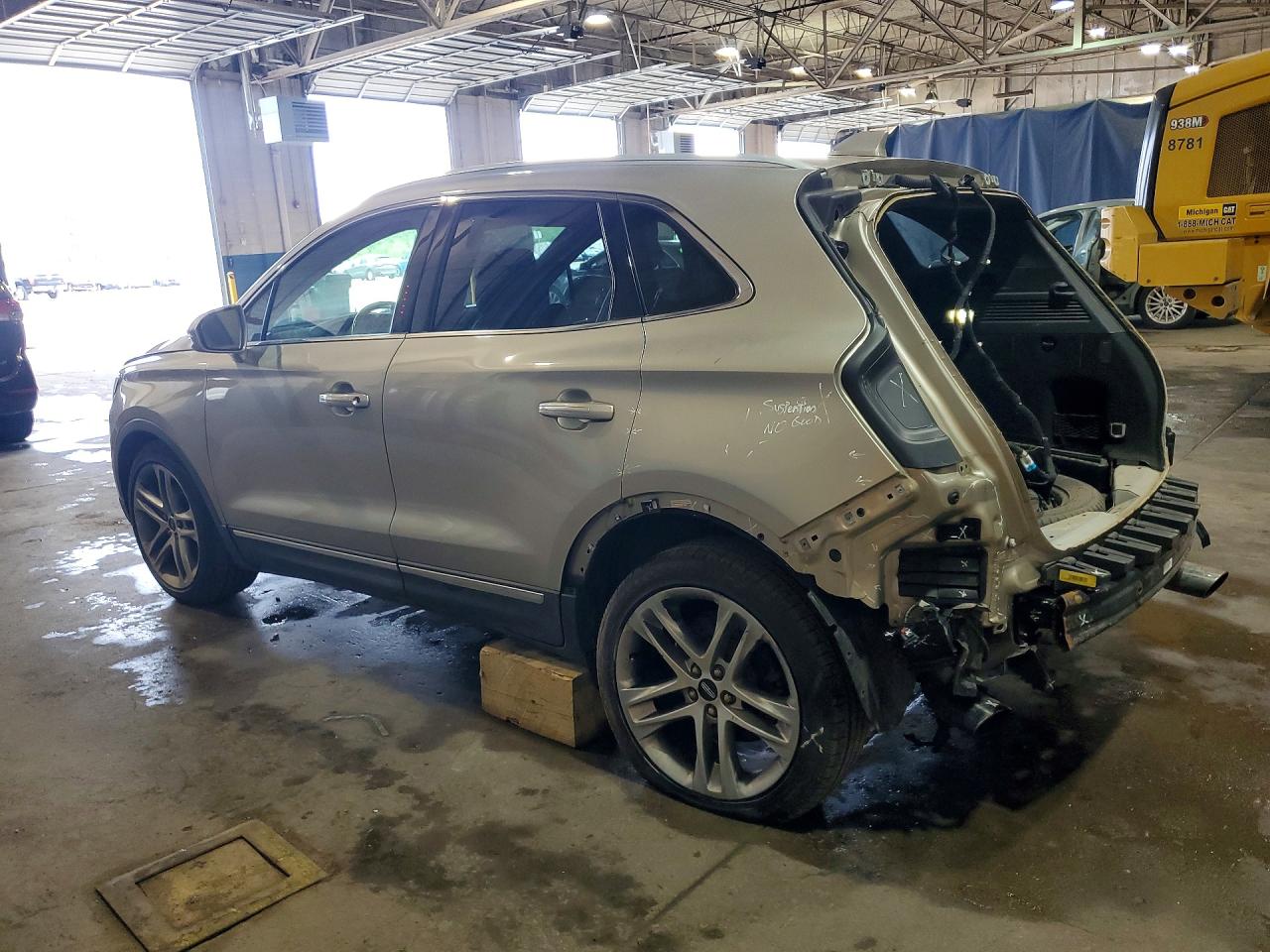 2015 Lincoln Mkc Beige vin: 5LMCJ2A91FUJ21861