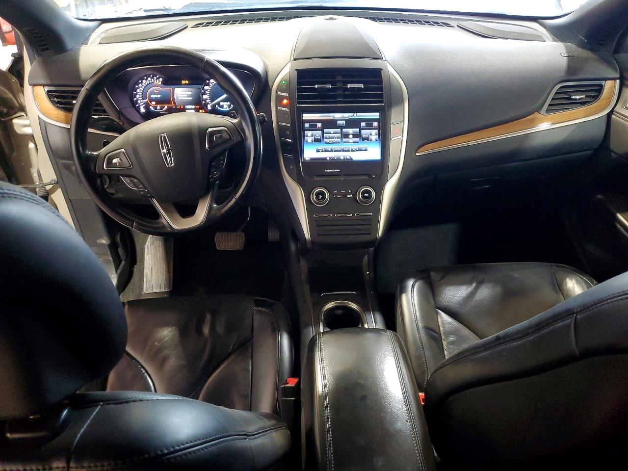 2015 Lincoln Mkc Beige vin: 5LMCJ2A91FUJ21861
