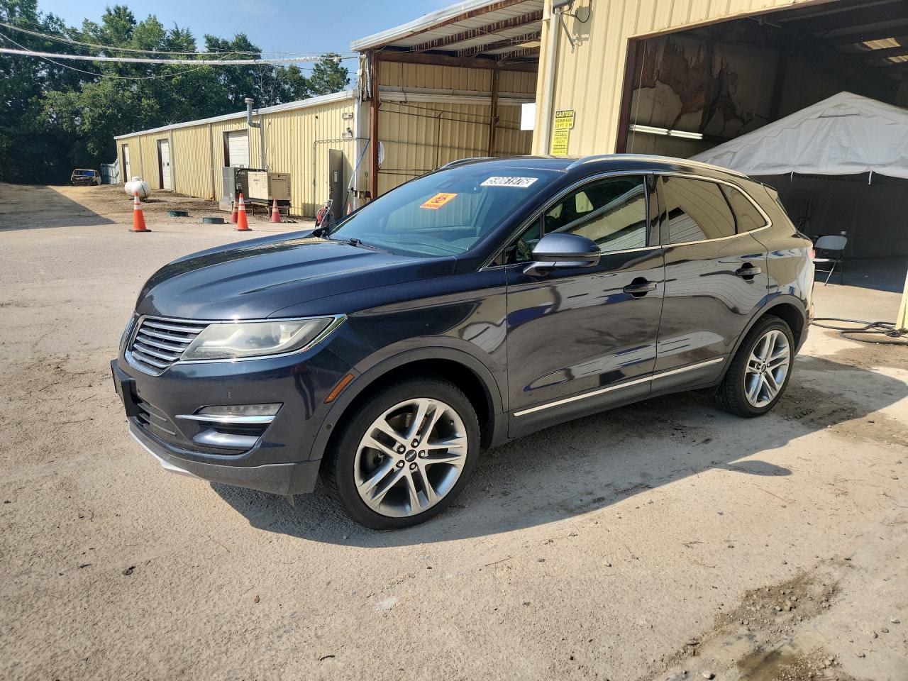 2015 Lincoln Mkc Blue vin: 5LMCJ2A91FUJ45514 Damage: Left Front Fender, Dent(S) W/ Paint Dmg, 2 To 3 Inches