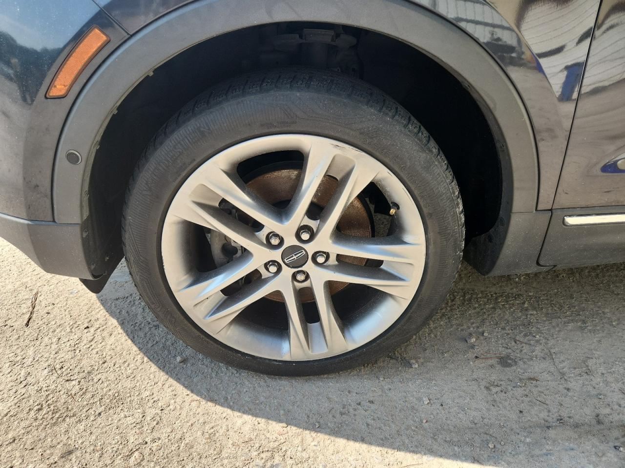 2015 Lincoln Mkc Blue vin: 5LMCJ2A91FUJ45514 Damage: Left Front Wheel, Curb Rash, > 12 Inches