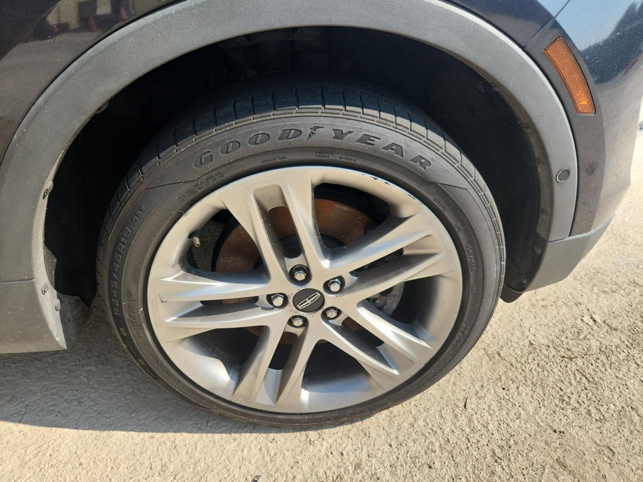 2015 Lincoln Mkc Blue vin: 5LMCJ2A91FUJ45514 Damage: Right Front Wheel, Curb Rash, 7 To 8 Inches