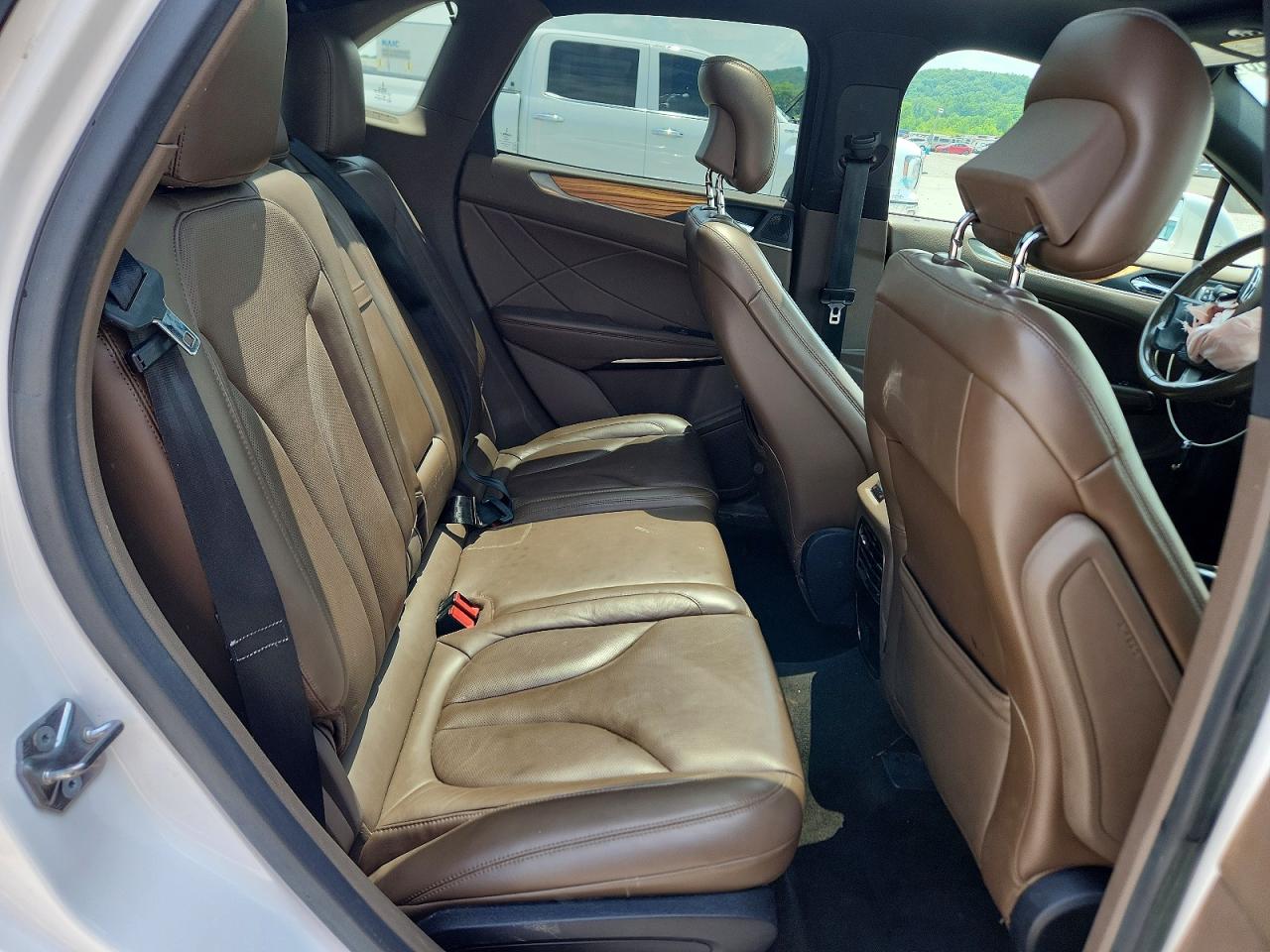 2015 Lincoln Mkc White vin: 5LMCJ2A92FUJ24462