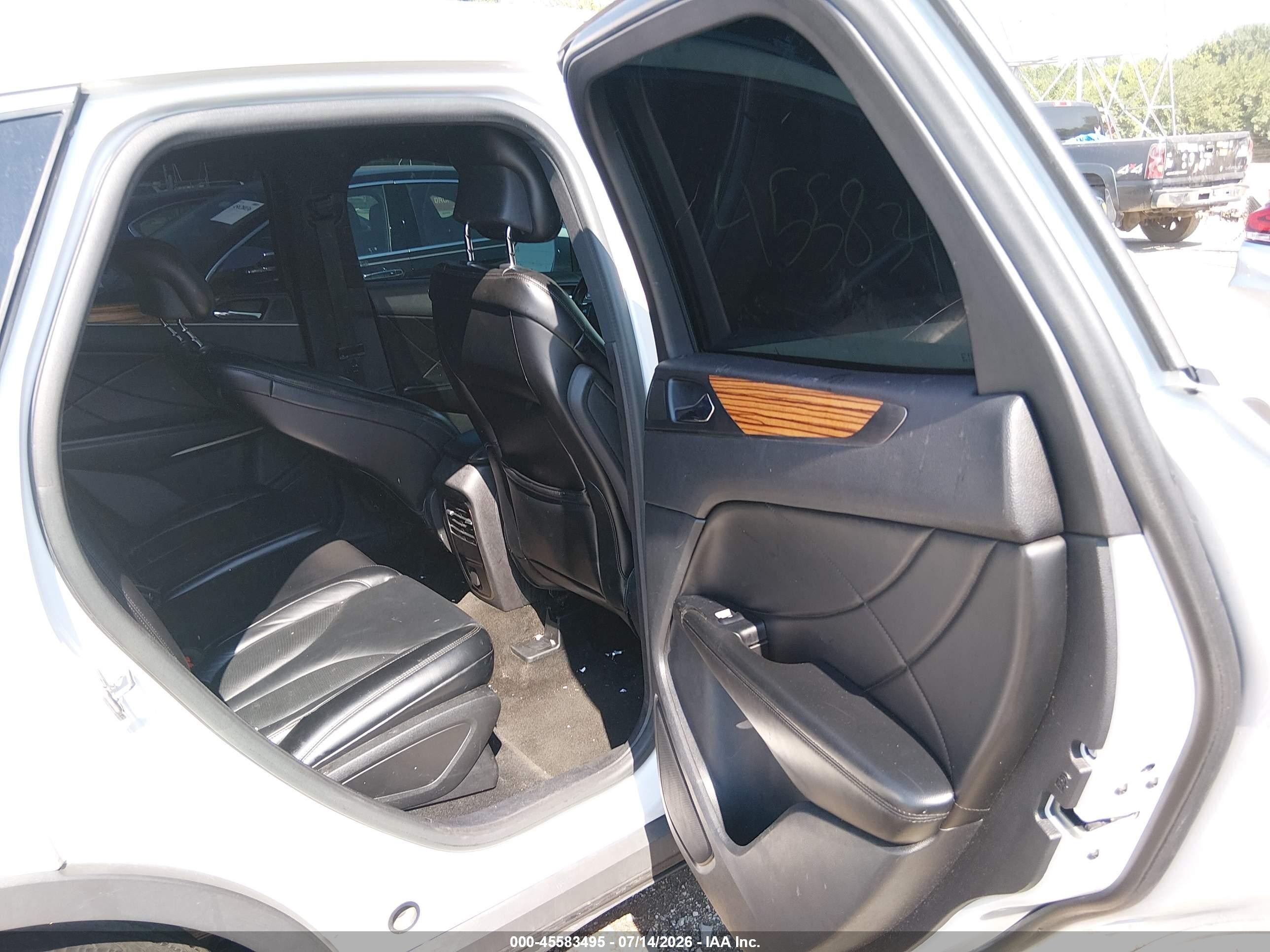2015 Lincoln Mkc   White vin: 5LMCJ2A93FUJ08206