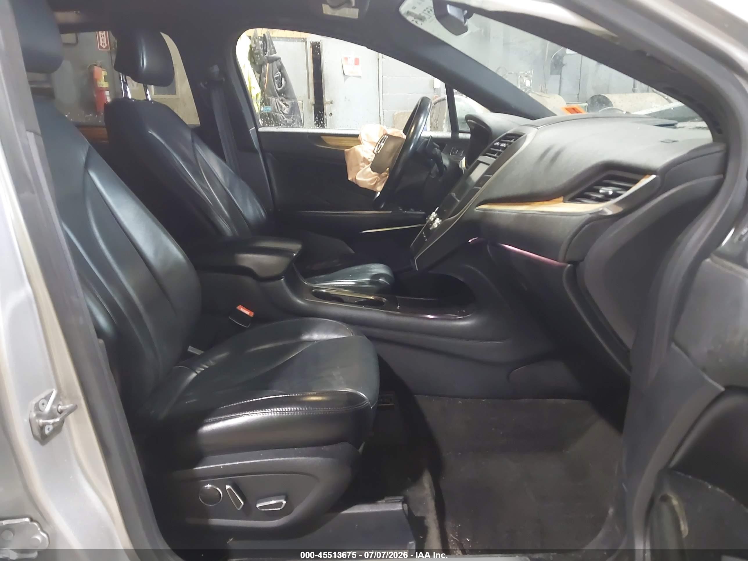 2015 Lincoln Mkc   Silver vin: 5LMCJ2A93FUJ14149