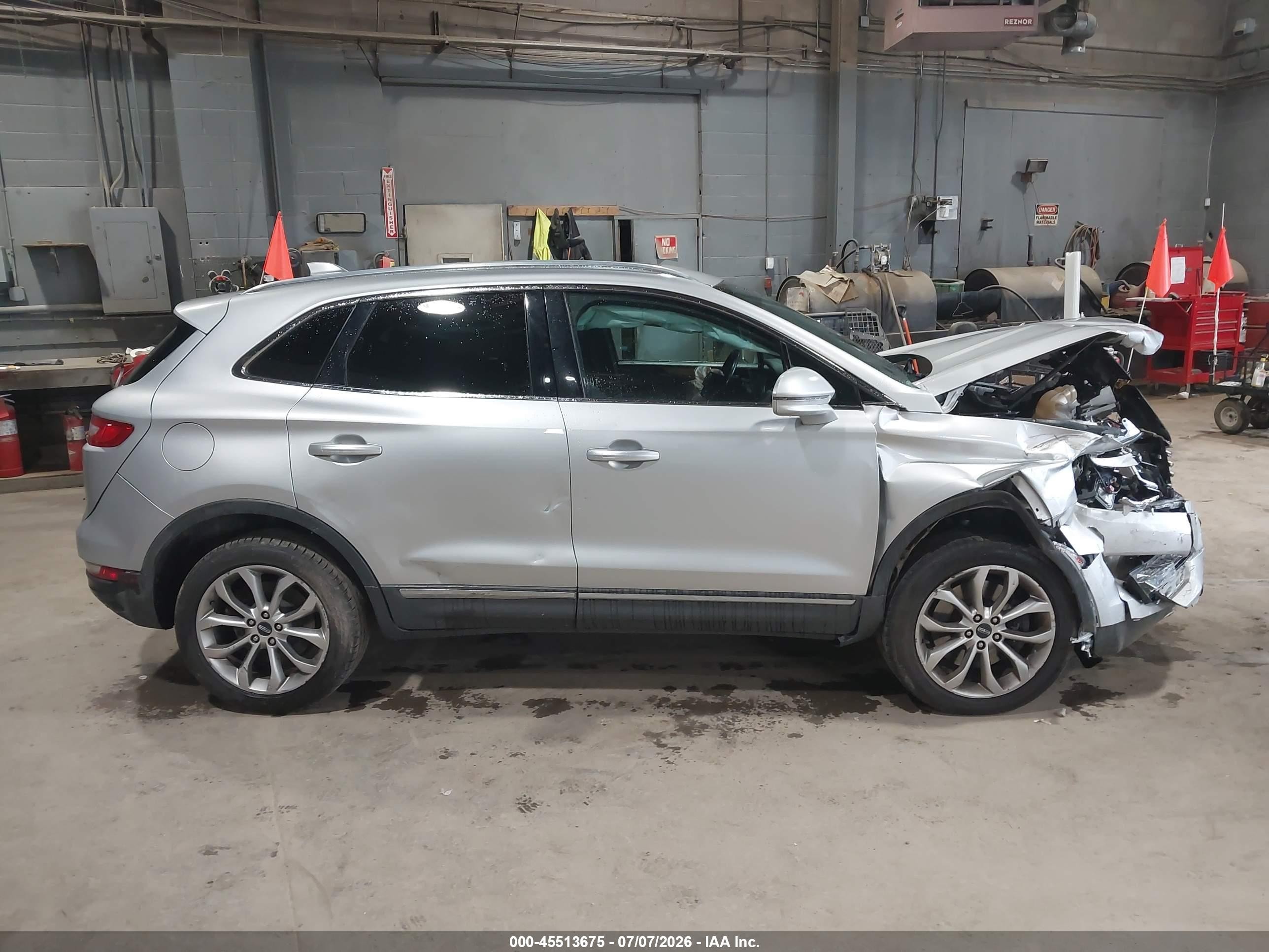 2015 Lincoln Mkc   Silver vin: 5LMCJ2A93FUJ14149