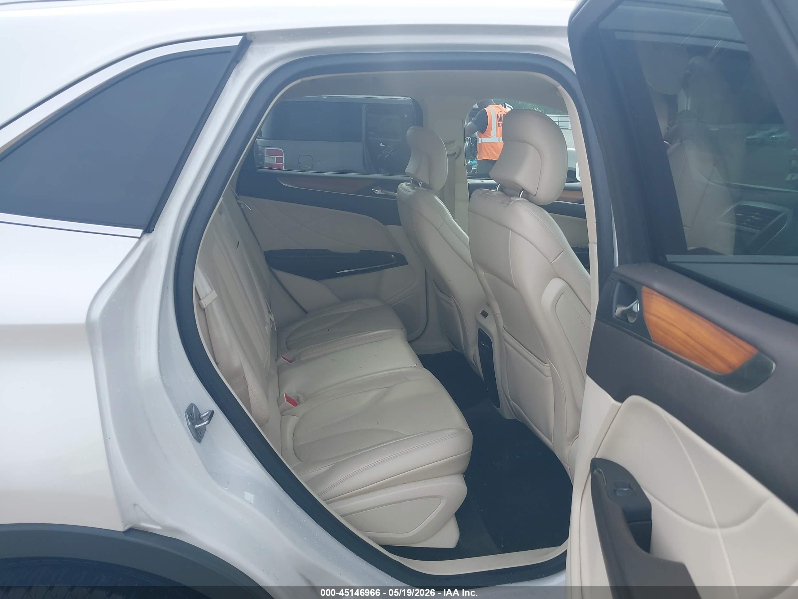 2015 Lincoln Mkc   White vin: 5LMCJ2A94FUJ13138