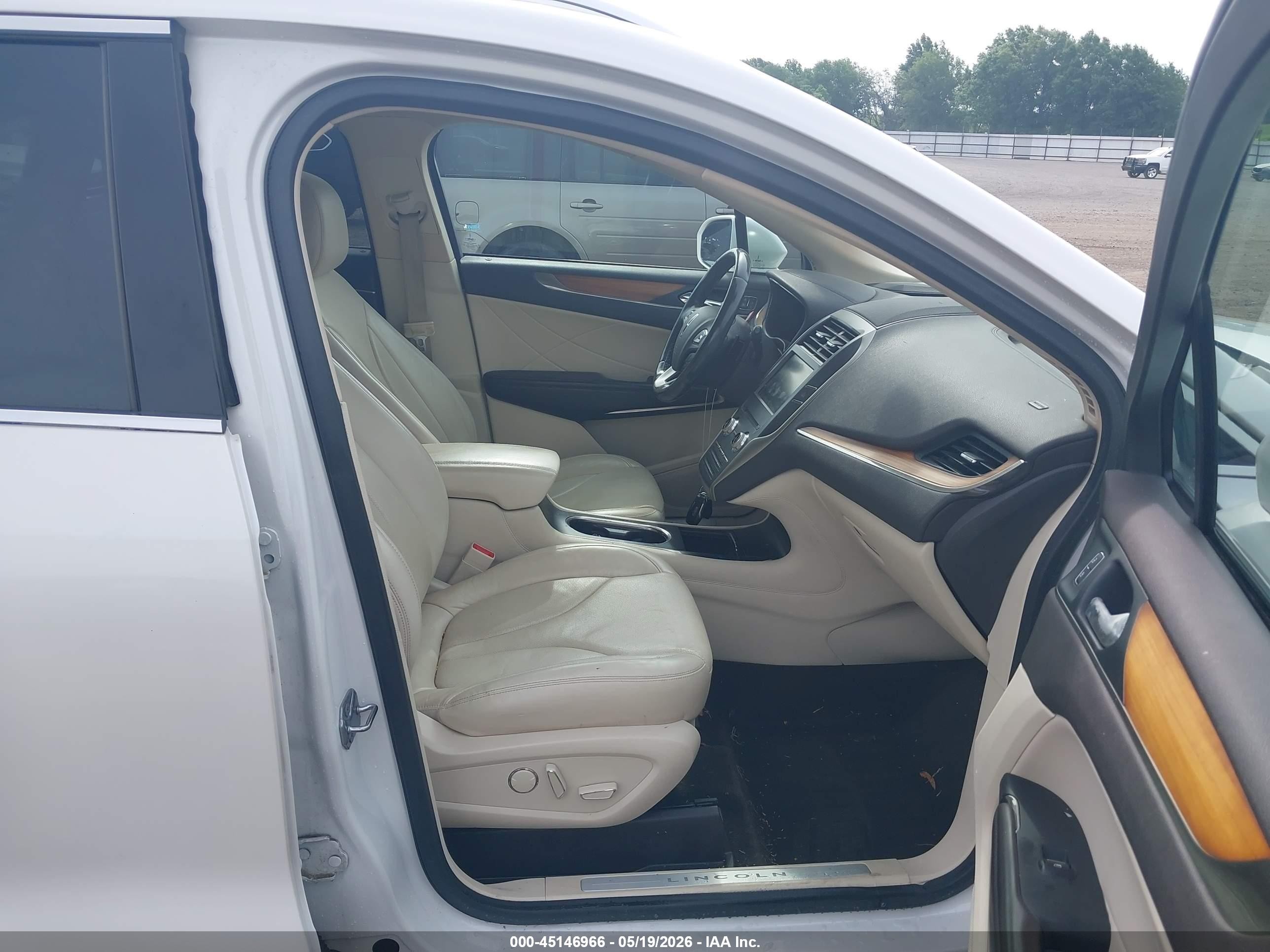 2015 Lincoln Mkc   White vin: 5LMCJ2A94FUJ13138