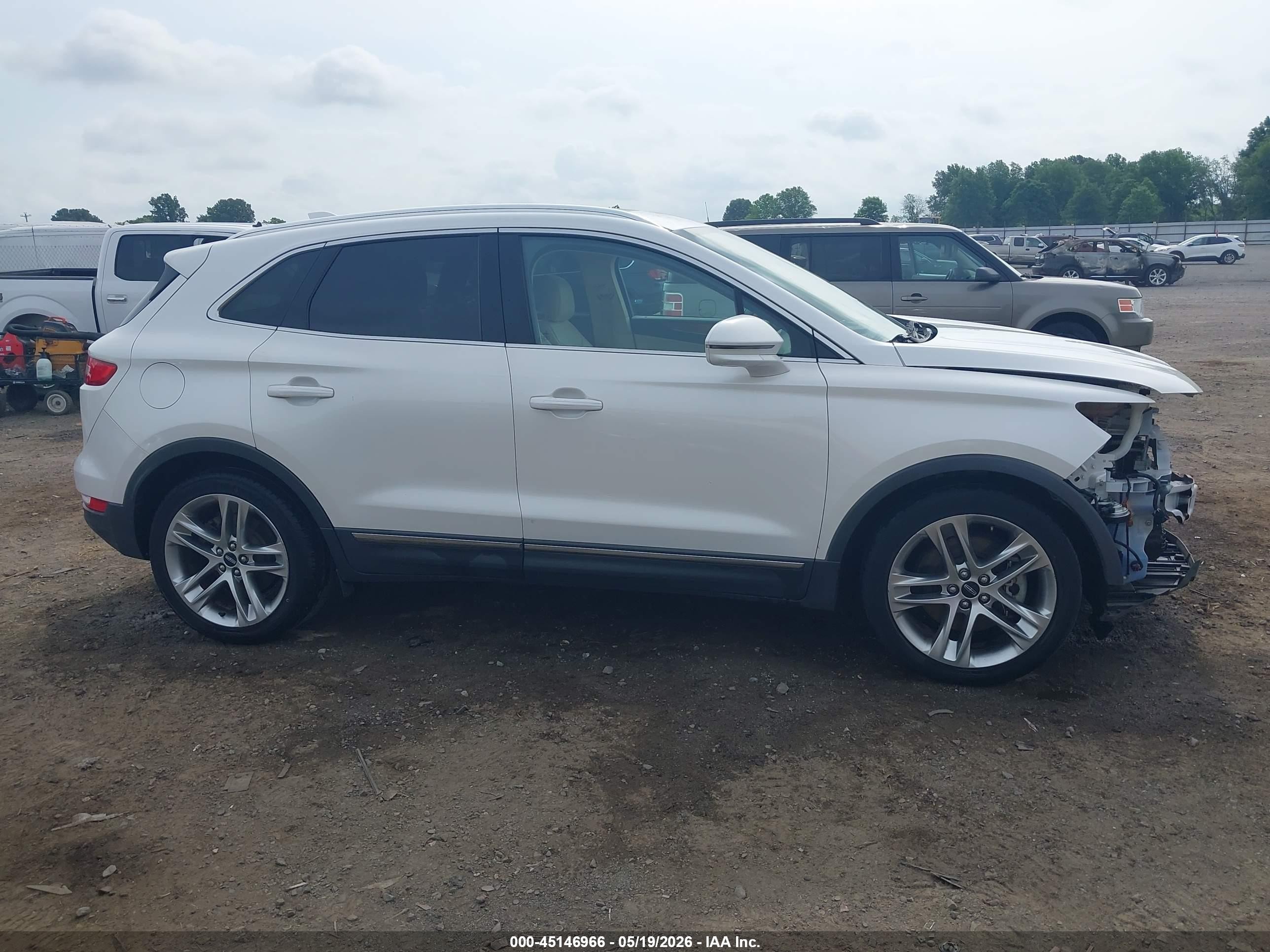 2015 Lincoln Mkc   White vin: 5LMCJ2A94FUJ13138